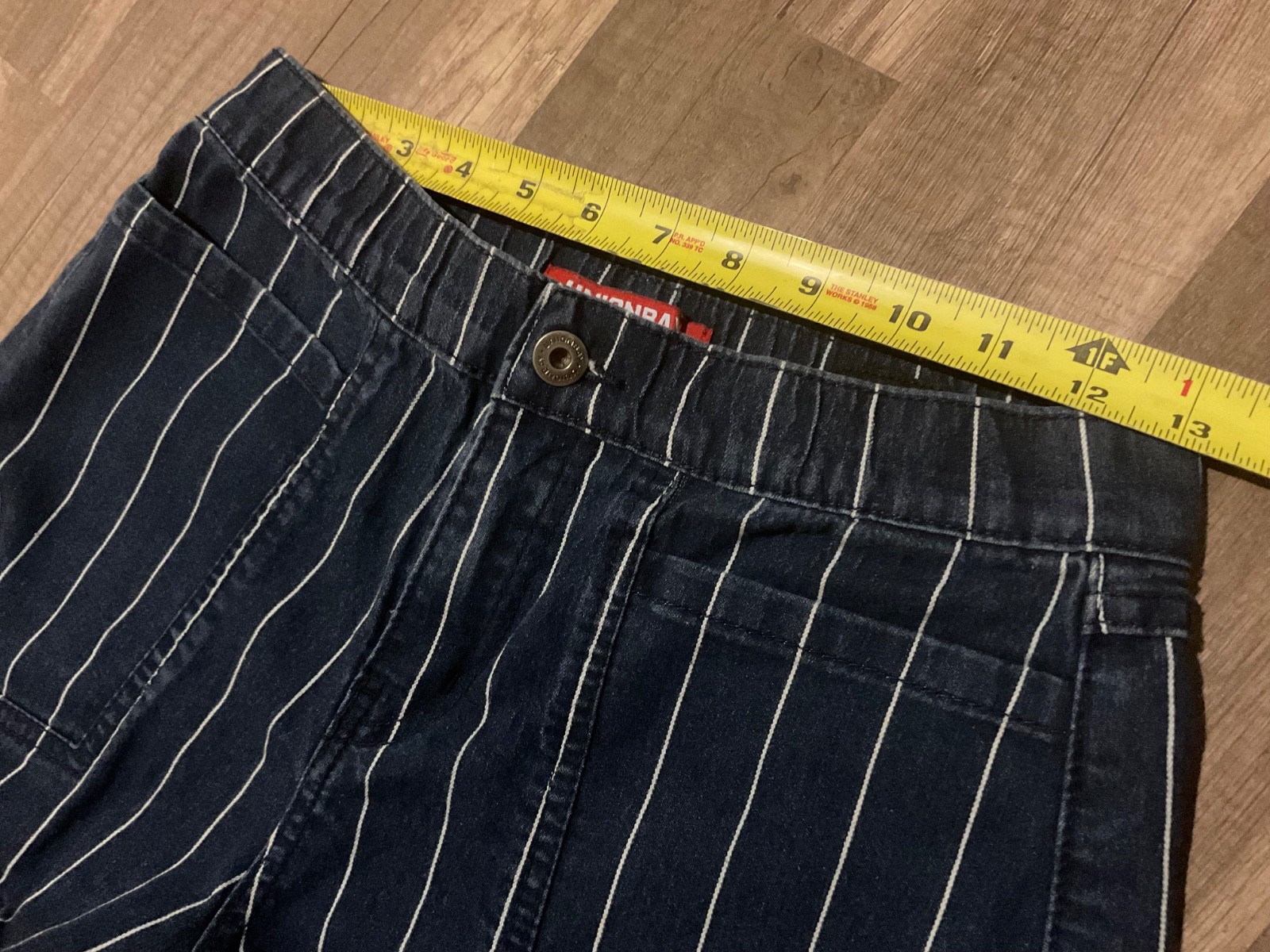 UNIONBAY WOMENS HIGH RISE VERTICAL STRIP STRETCH DENIM SHORT (SIZE 9) DARK WASH