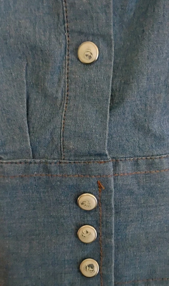 Vintage Wrangler Denim Pearl Snap Shirt~Custom Frayed Hem~Signature Pkts Size S