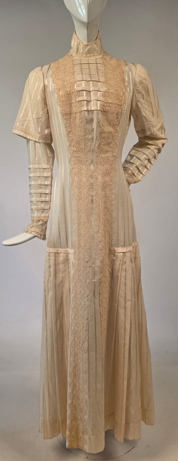 EDWARDIAN SILK STRIPED BLONDE DRESS W LACE TRIM + HIGH COLLAR + PLEAT DETAIL