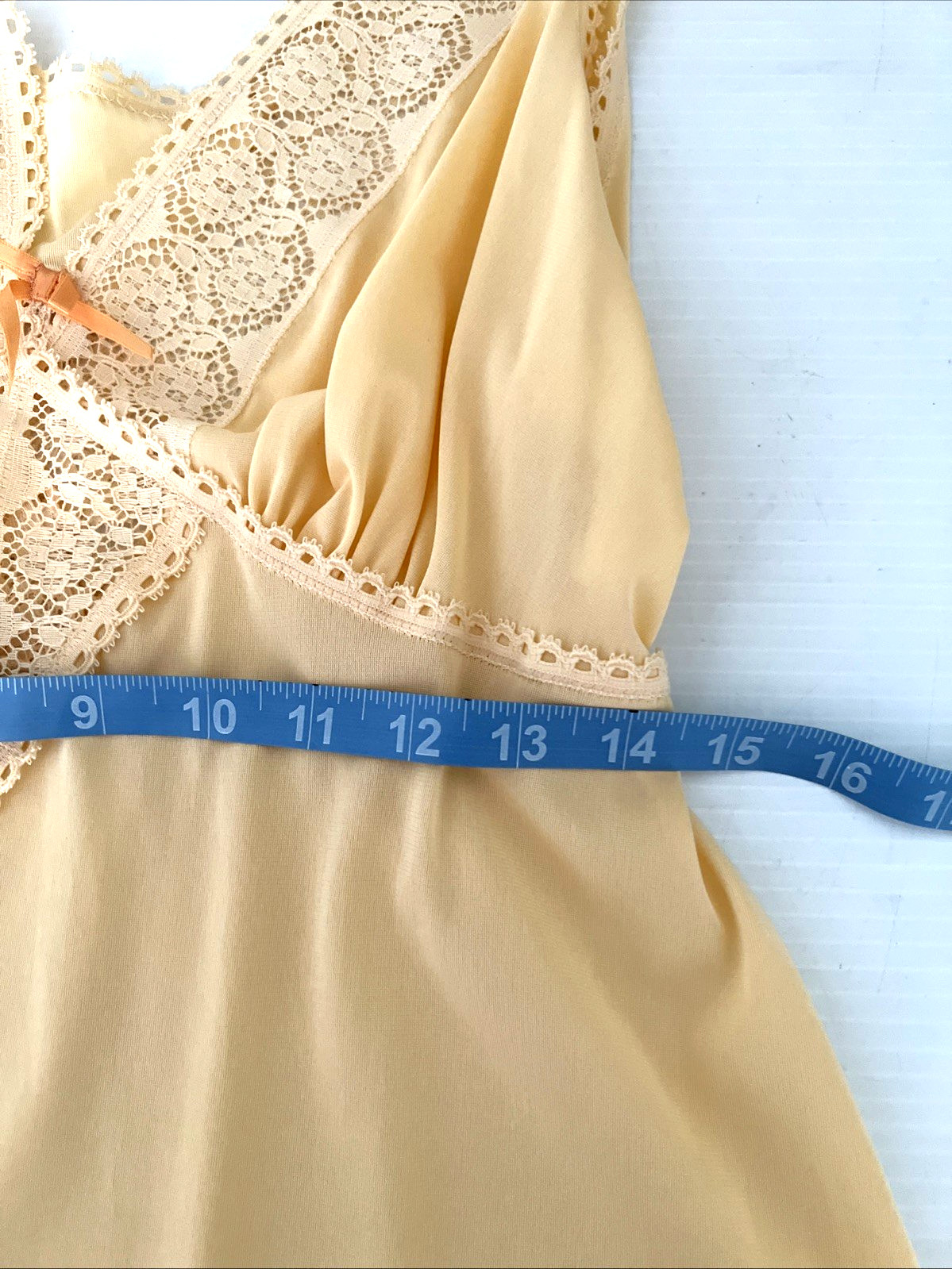 VANITY FAIR Peignoir Gown Robe Lace Light Peach Nylon Vintage 1970s Glam 36