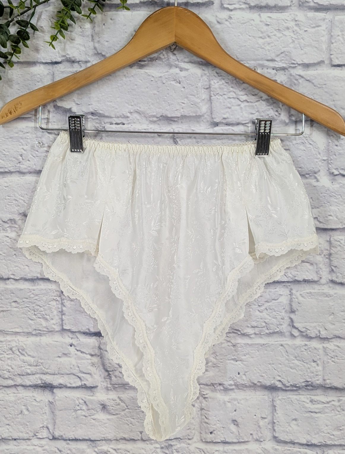 NWOT💋Vintage Barbizon SM/Petite Flutter Sexy Bridal High Cut Brief Panties Lace