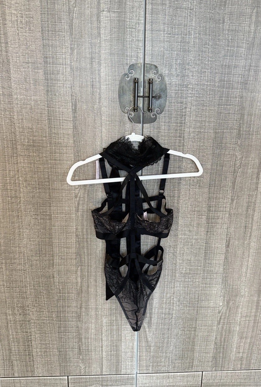 Victoria’s Secret Snake Charmer Teddy And Black Lace/Satin Tie Mask Set
