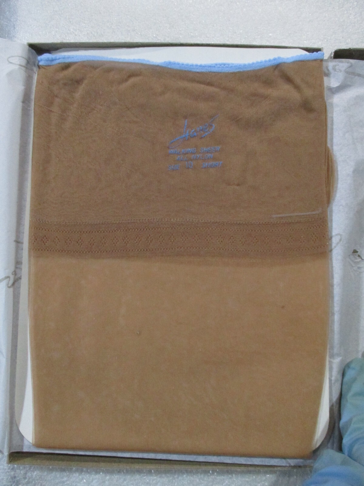 1 PR VINTAGE HANES 530 WALKING SHEER RHT NYLON STOCKINGS SZ 10 SHORT LITTLE COLO