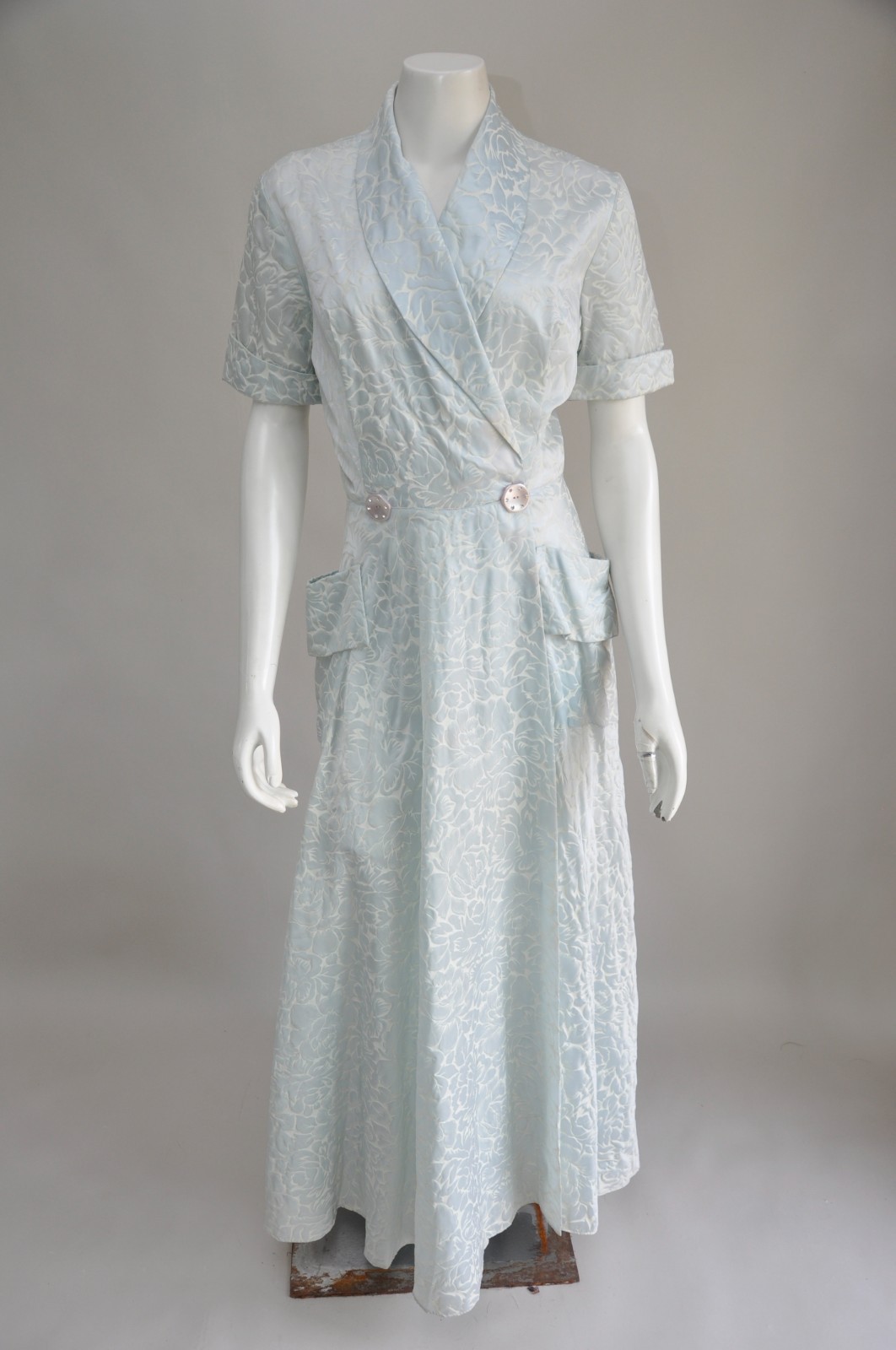 Vintage 1940s Pale Blue Floral Dressing Gown Dress Front Pockets, Wrap Style XS
