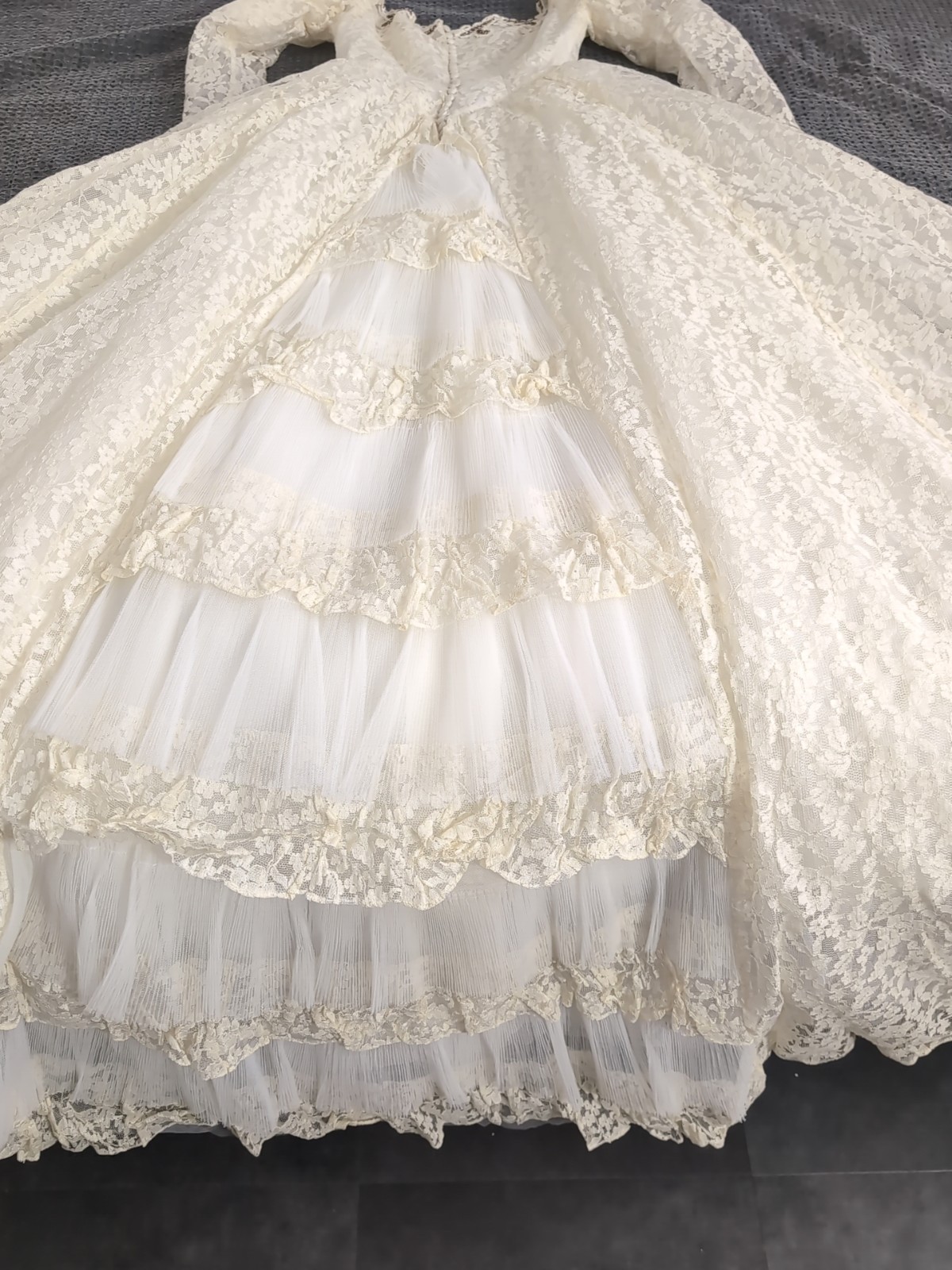 50’s Lace & Pleated Tulle Long Sleeved Princess Prairie Wedding Dress Beads