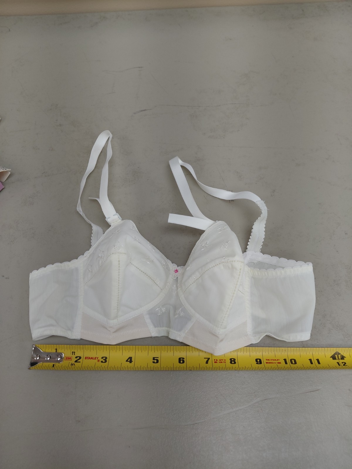 Vintage Exquisite Form White Bra Size 32A