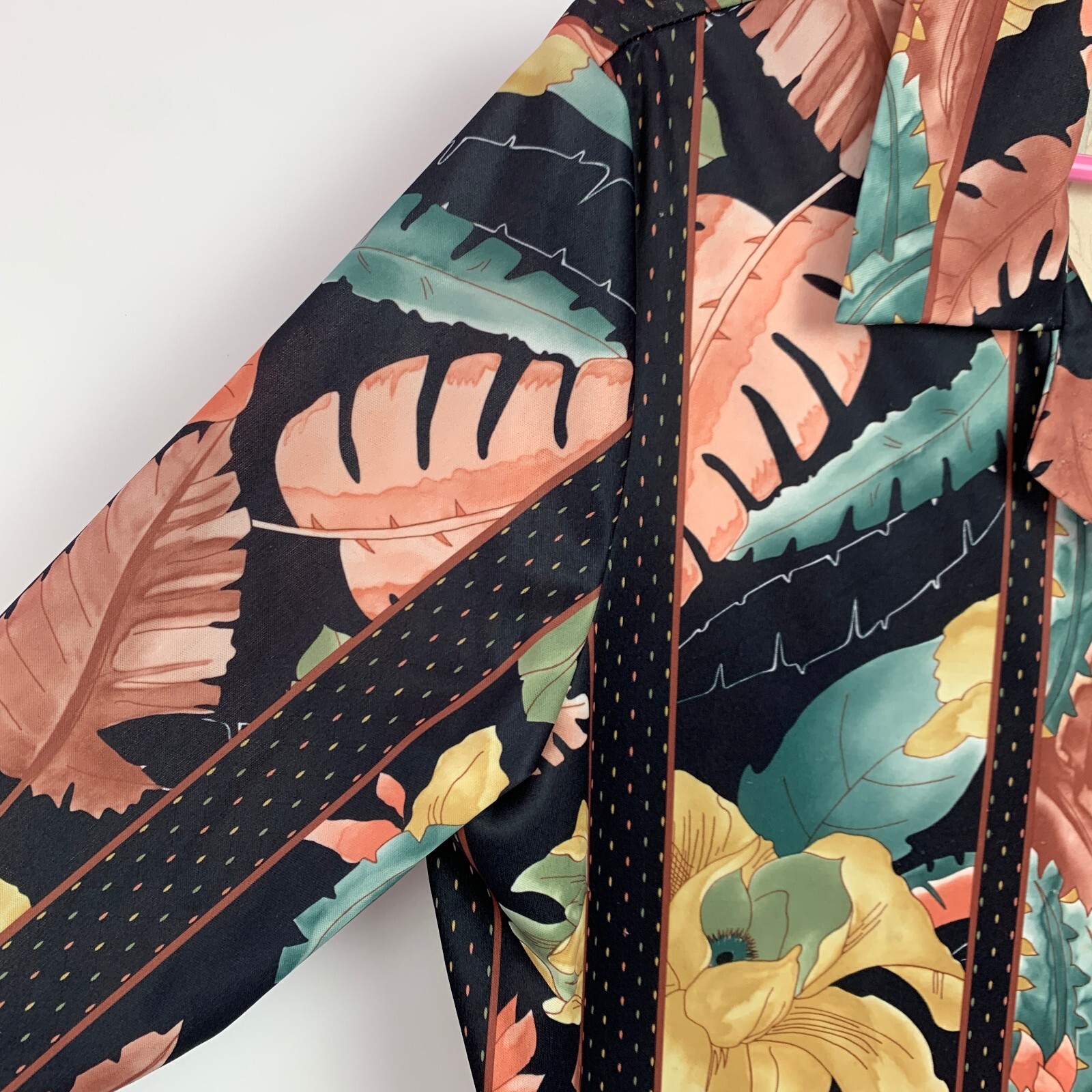 Vintage 70s Village Fair Abstract Floral Slick Button Up Shirt Bust 42″