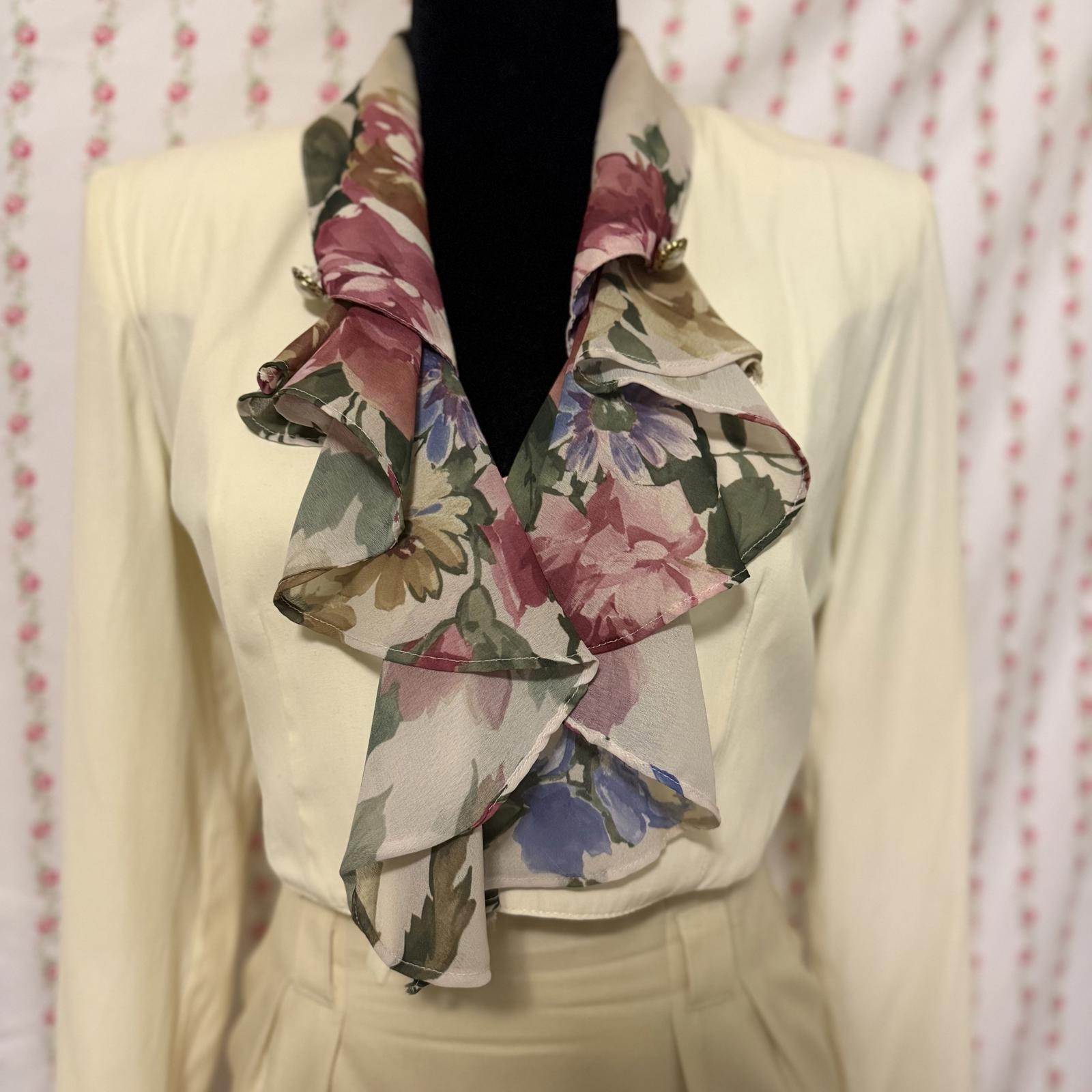 Vintage Brioche California Cropped Floral Ruffle Blazer made in USA size S/M