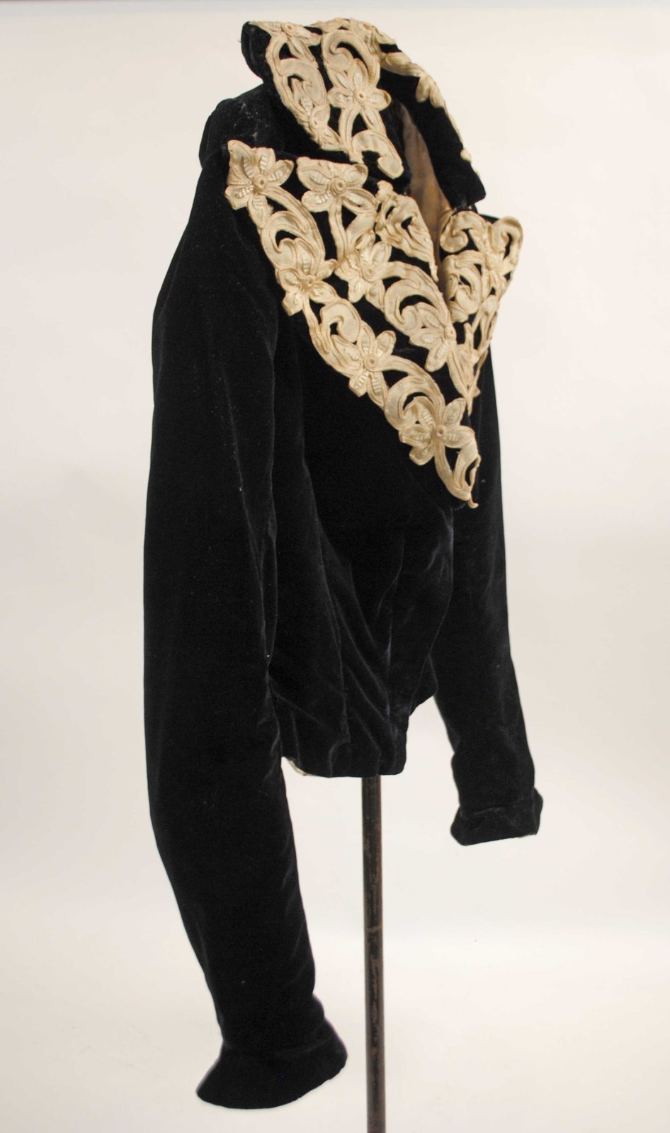 VICTORIAN BLACK VELVET BODICE JACKET WITH TAPE LACE, CIRCA 1880s