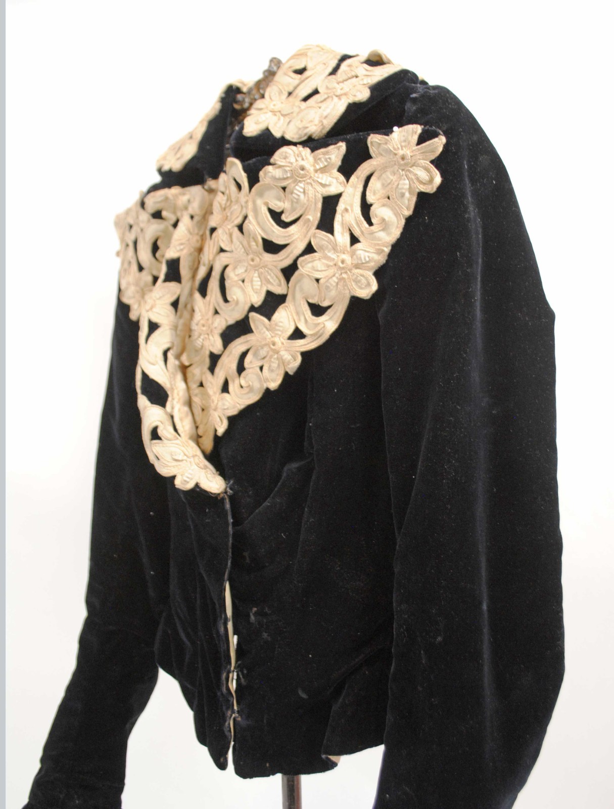 VICTORIAN BLACK VELVET BODICE JACKET WITH TAPE LACE, CIRCA 1880s