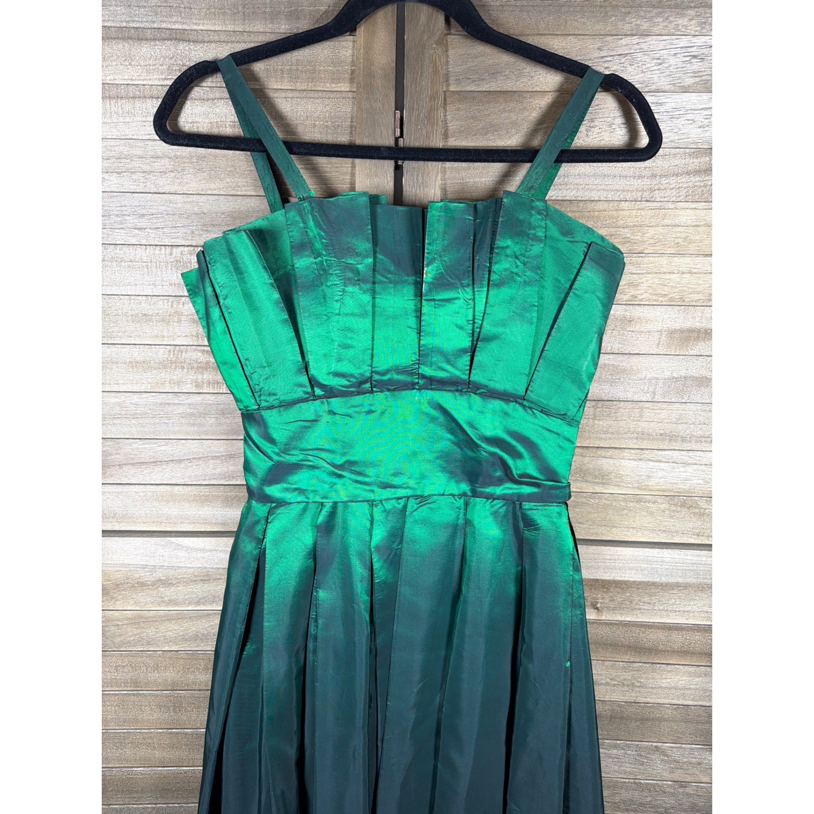 Alyce Designs Vintage Iridescent Green Taffeta Pleated Ball Gown Size 6 Formal