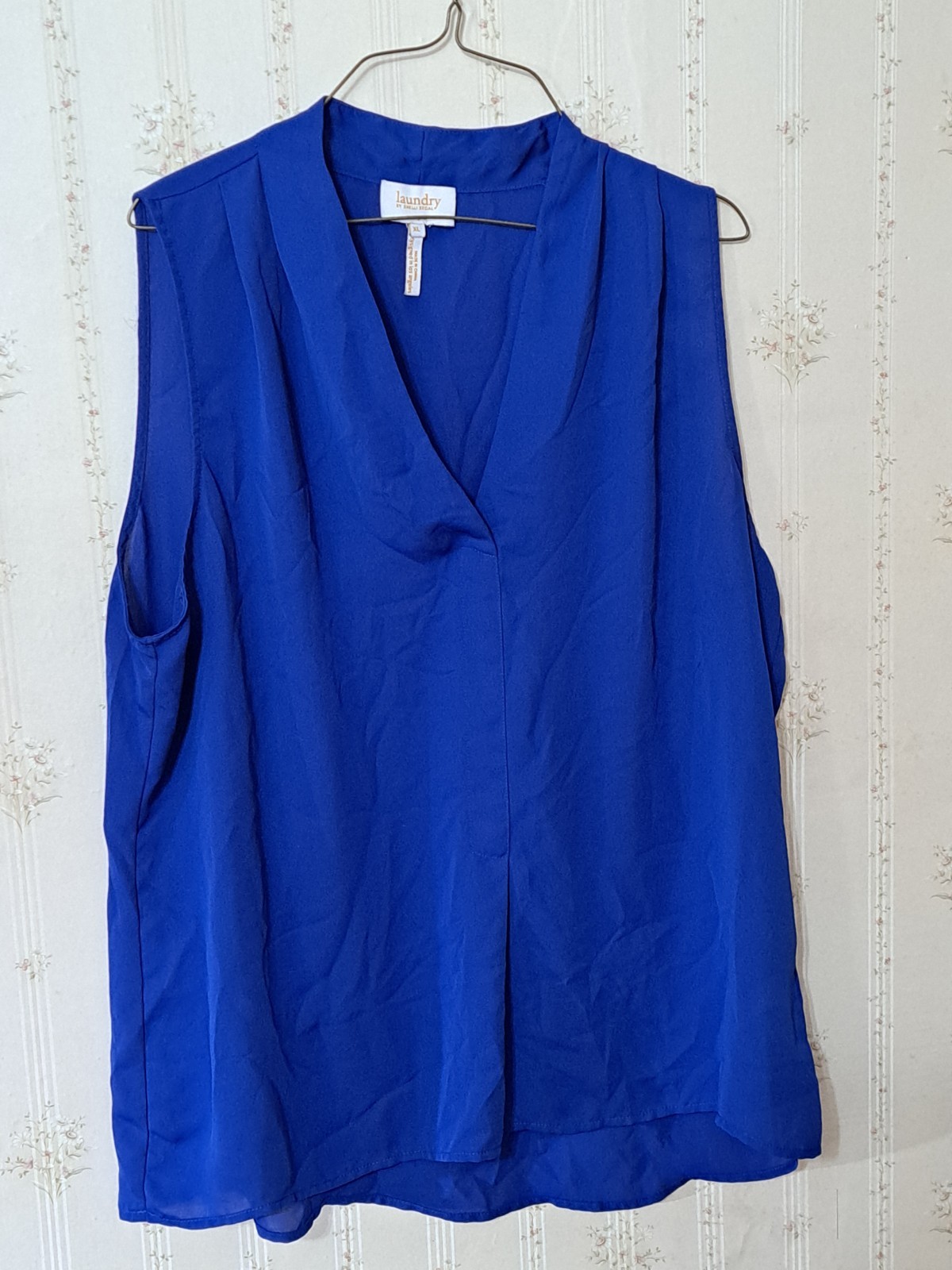 Ladies XL Royal Blue V-neck Flow Sleeveless Laundry Brand By Shelli Segal(B52)