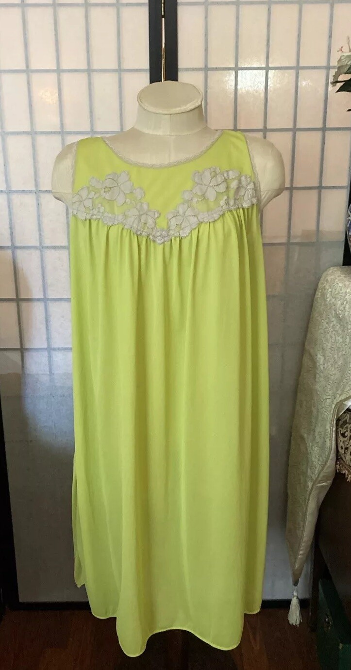 VTG 60/70s Wom M Embroider Antique Grn Lace Gown In NPC Fashions-Warren, PA Bag