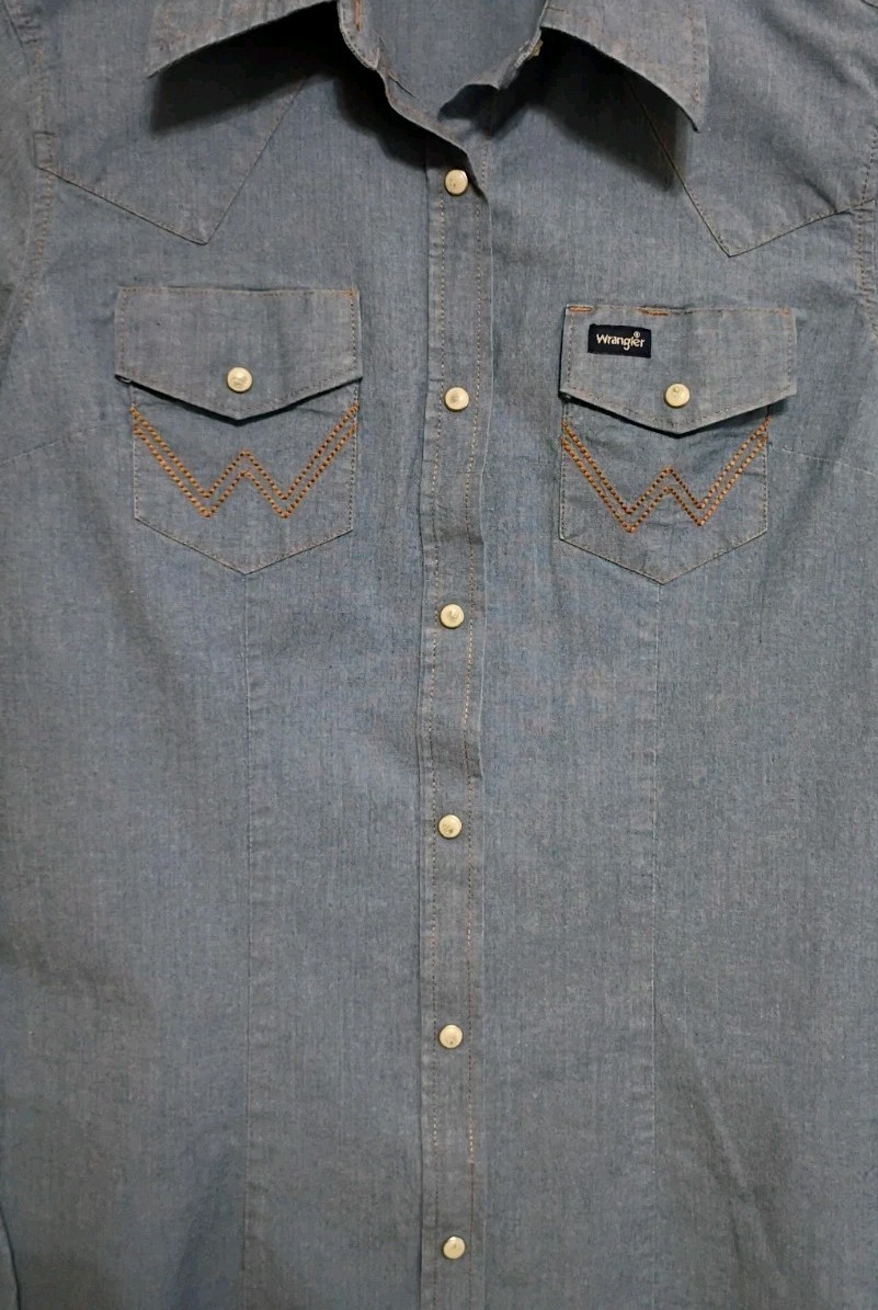 Vintage Wrangler Denim Pearl Snap Shirt~Custom Frayed Hem~Signature Pkts Size S