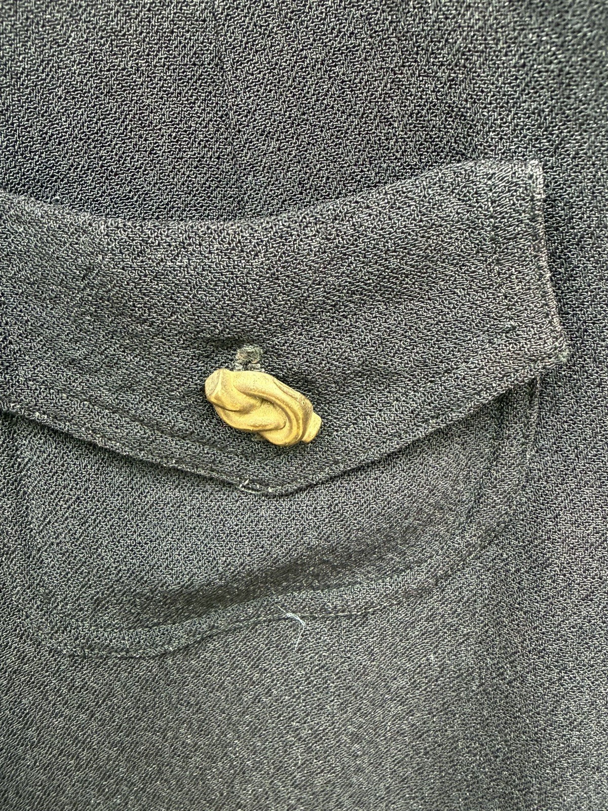 VINTAGE 1930’S BLACK NAUTICAL RAYON BLOUSE BRONZE BOAT KNOT BUTTON CLOSURE
