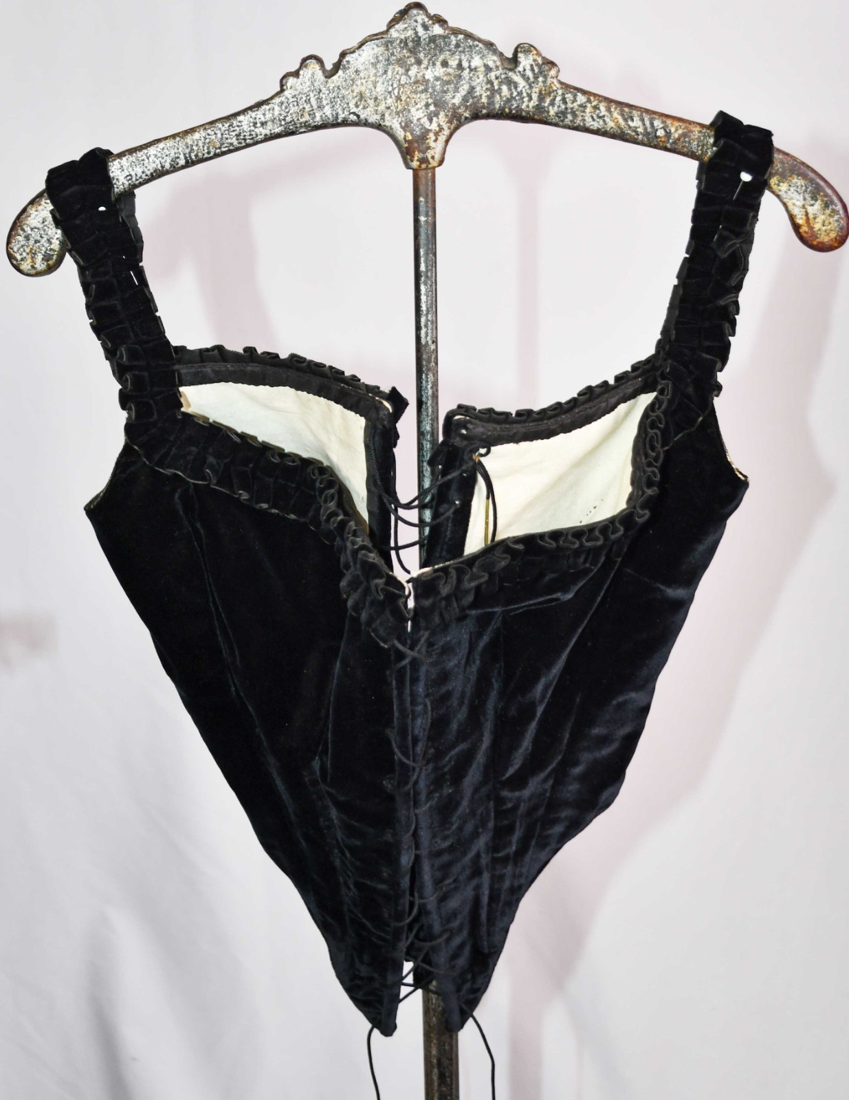 VICTORIAN TRAINED VISITING DRESS, 3 PC VELVET OUTFIT, 1880s, MUSEUM DEACCESSION