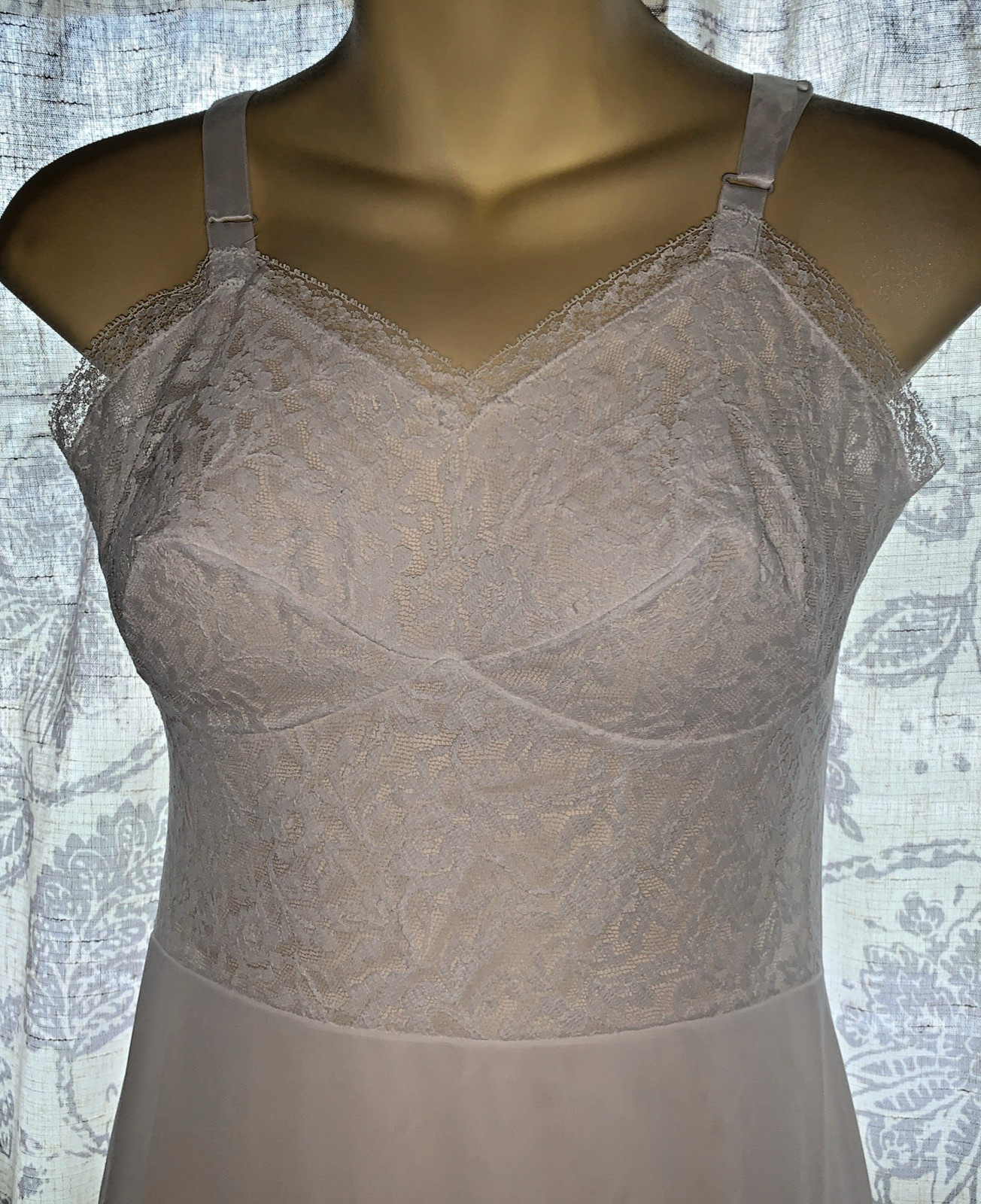 Full Slip White lavish Luscious Lace Trim Nylon Vintage 60s Bradley sz 32 small