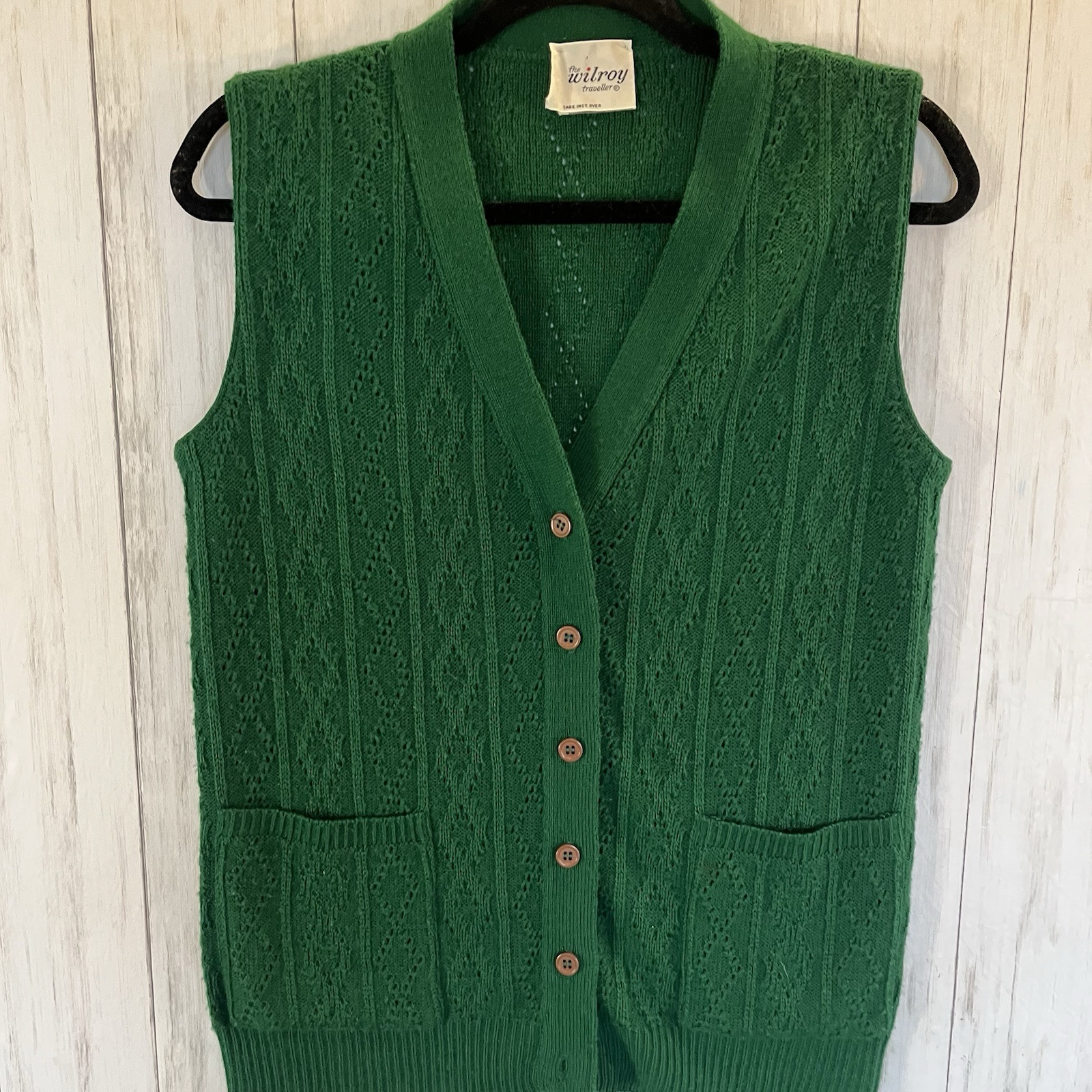 The Wilroy traveller Green Sweater Vest. Vintage Women’s pockets