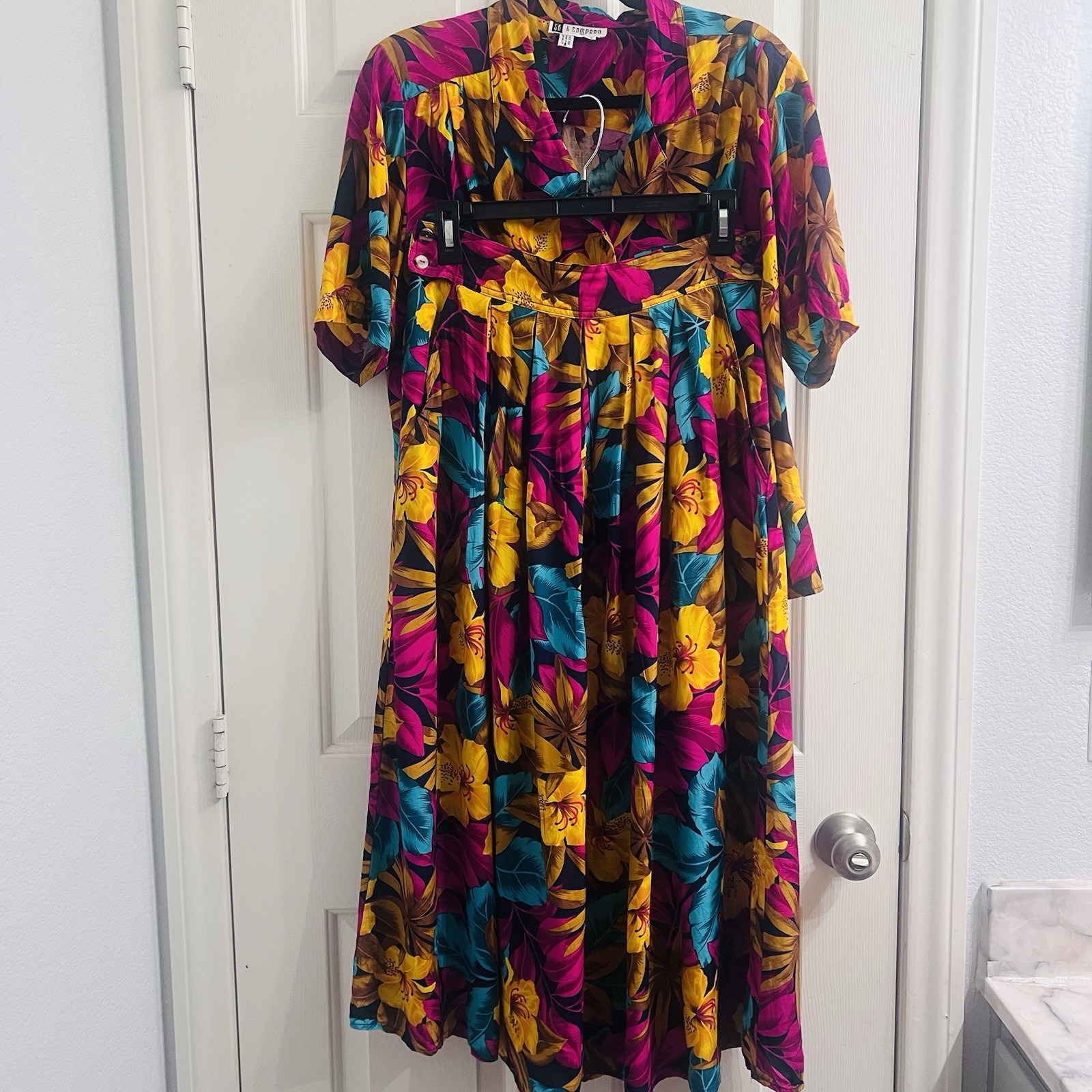 Vintage SK & Company Tropical Floral Rayon Set – Top 10 / Skirt 12 – Hong Kong