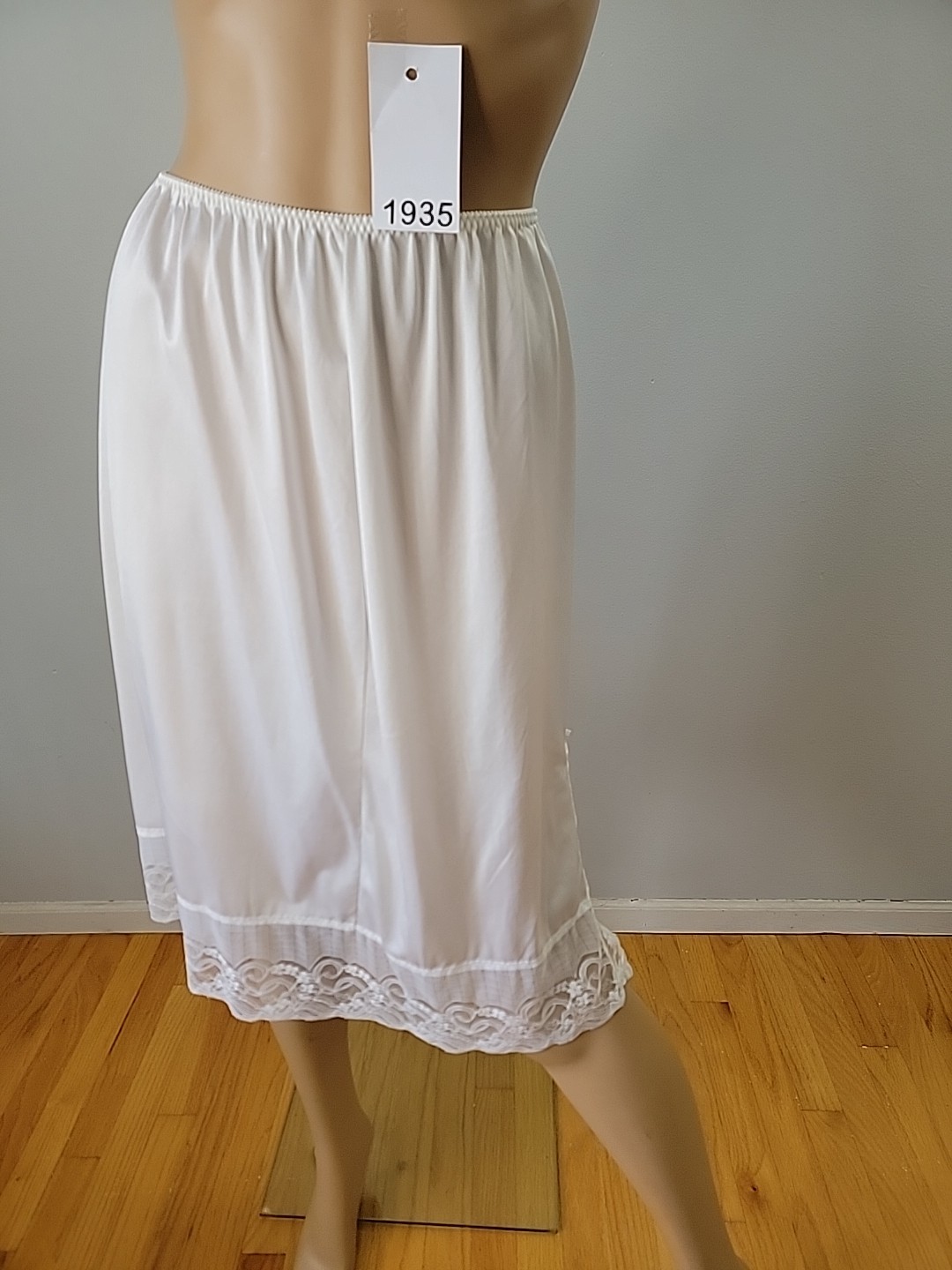 Vintage Vassarette 100% Nylon White Half Slip Lace Detail Size Large