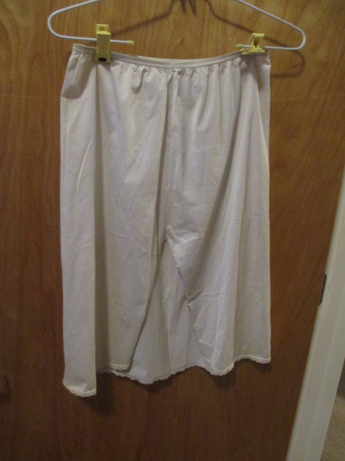 VANITY FAIR IVORY VINTAGE HALF SLIP MEDIUM MADE IN HONDURAS 1 SLIT STYLE 11 780