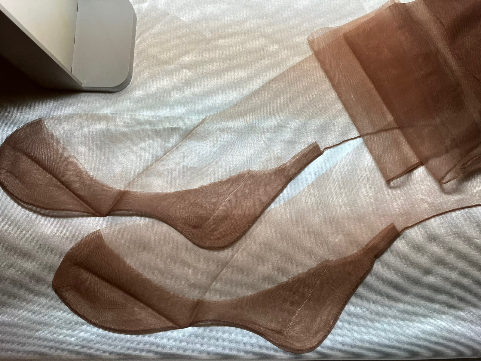 2 Pair 1940 Full Fashioned Flat Knit 15 D 51 G SEAMED Cuban Heel Nylon Stockings