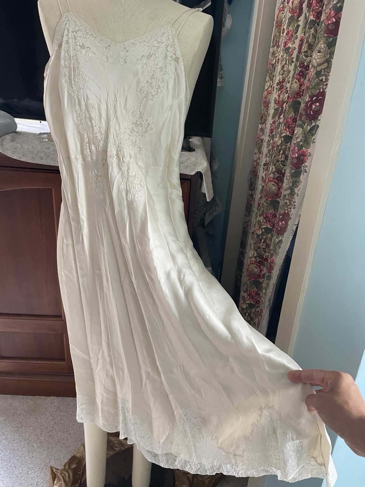 Vintage 1930s–1940s 100% Silk Ivory Mid Length Slip / Bias Lace French Lingerie