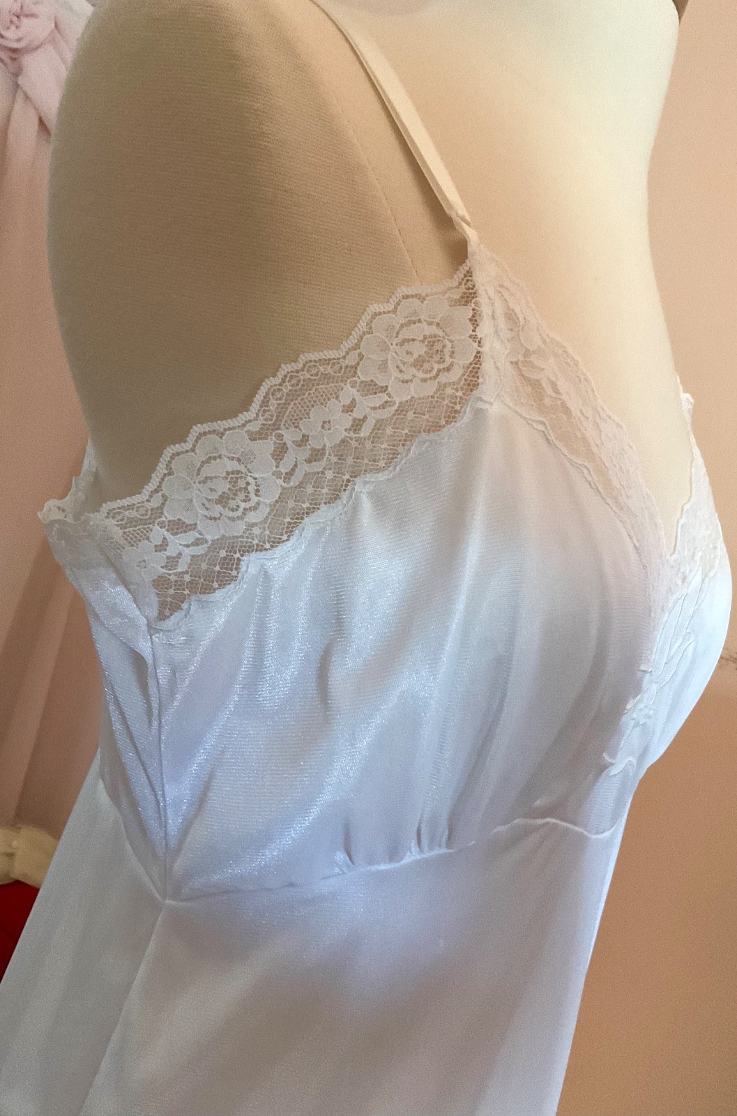 VTG RICHFORM WHITE SZ 34 FULL SLIP 100% NYLON LACE TRIM BODICE & HEM EXC. COND.