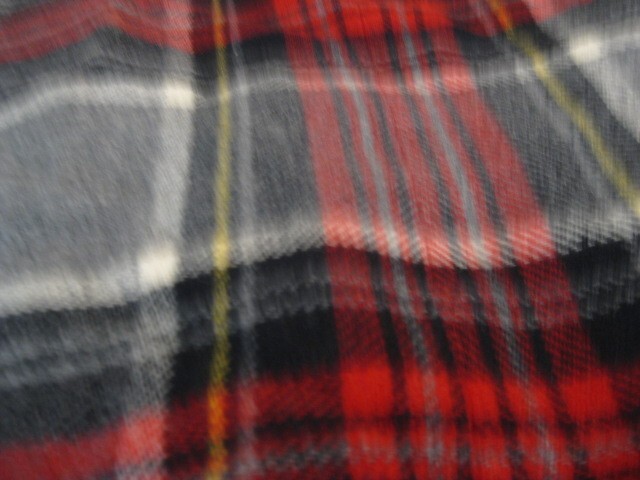 VINTAGE LONG WARM WOOL BLANKET PLAID SKIRT 26 WX38 INS L