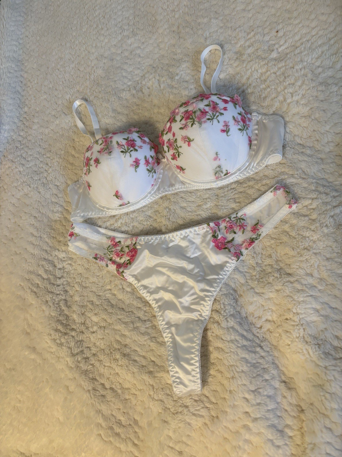 VTG Beautiful White Satin Bra And Panties Set Size L
