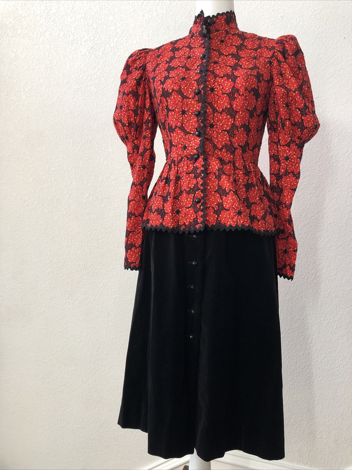 1970s vintage dress. Mid-length, Mutton Sleeves, High Neck, Cotton/Velvet, Sz 11