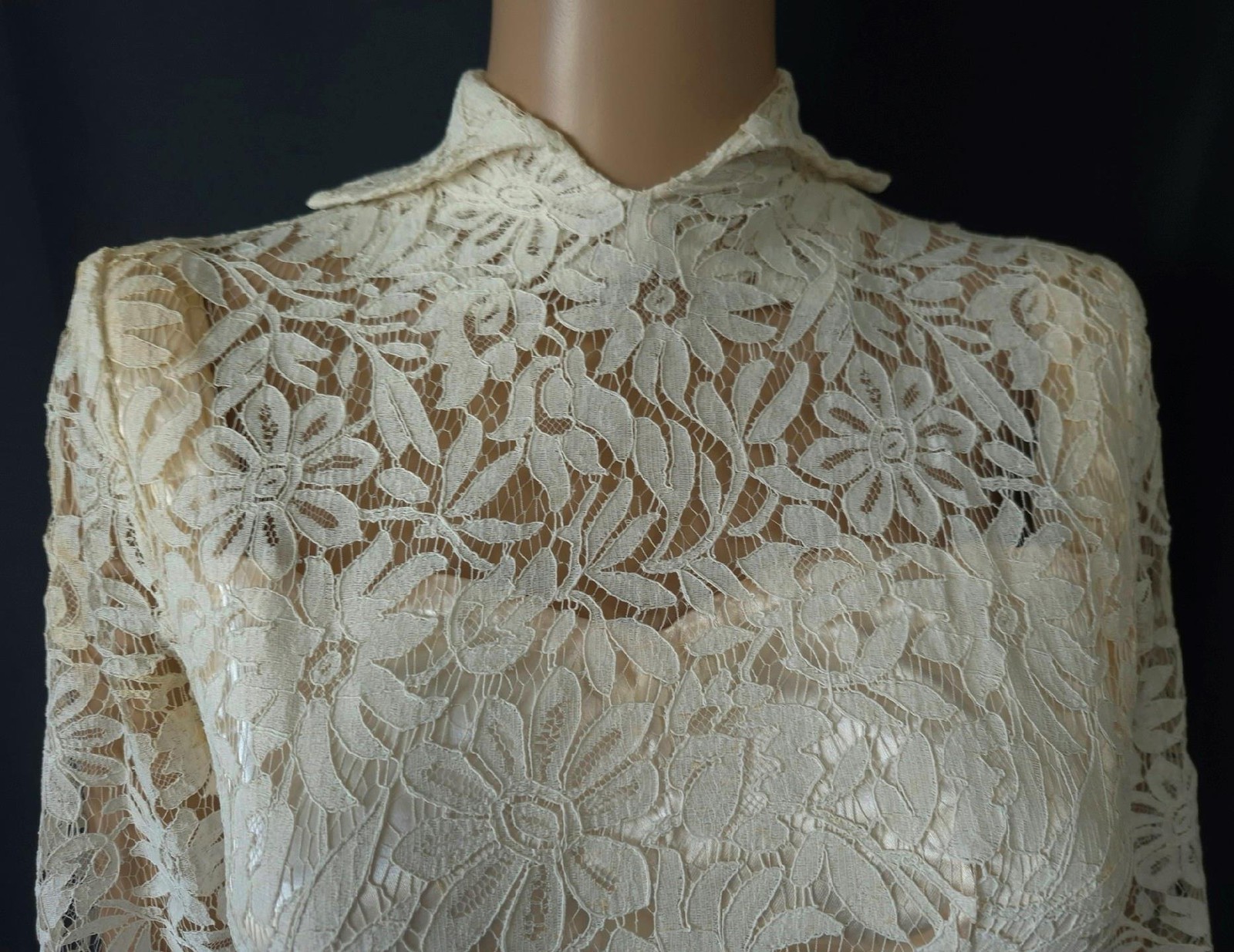 ROMANTIC CHAMPAGNE LACE & SATIN Vintage 1930s 40s BRIDAL WEDDING DRESS S
