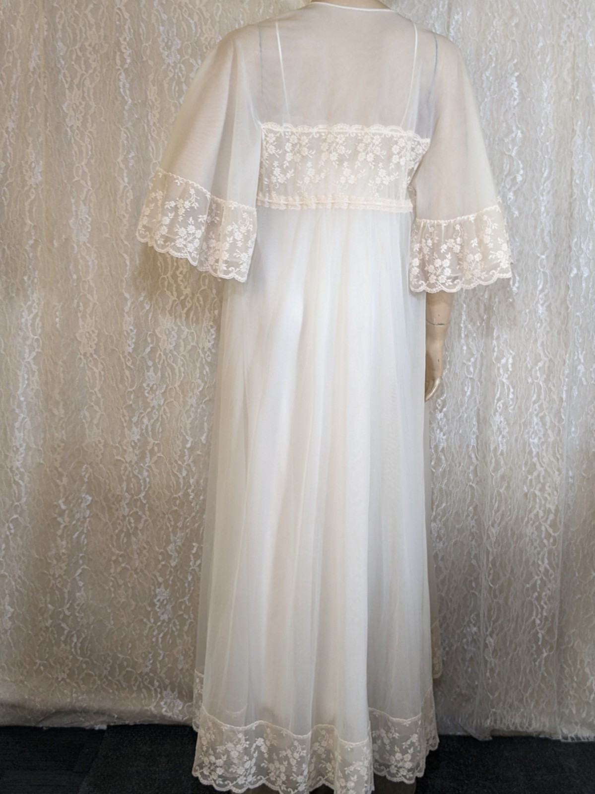 VTG Intime DBL Chiffon Lace Peignoir Robe Lingerie Satin Nightgown Blended Set M