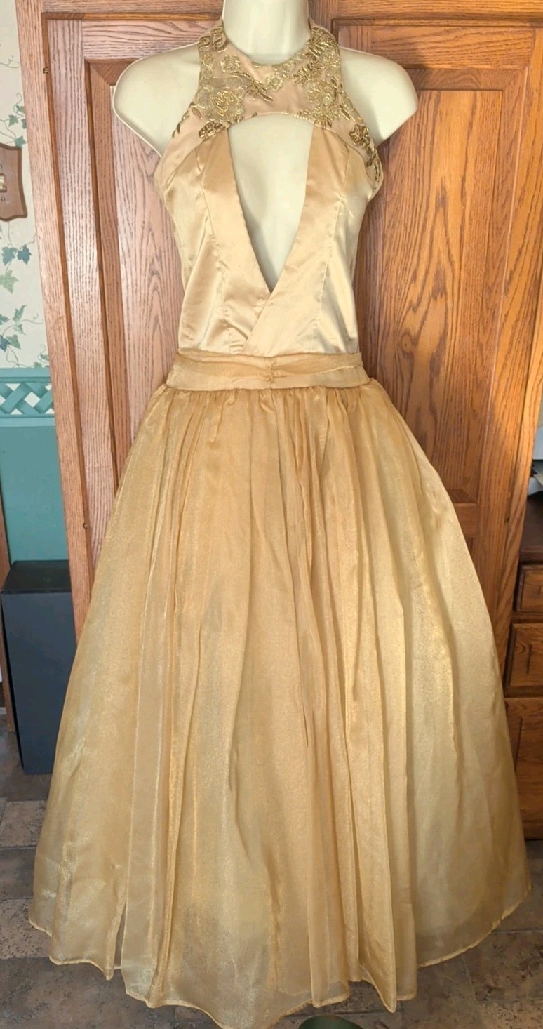 Vtg Gold Embroidered Beaded Tulle Prom Goddess Debutante Plunge Halter Ball Gown