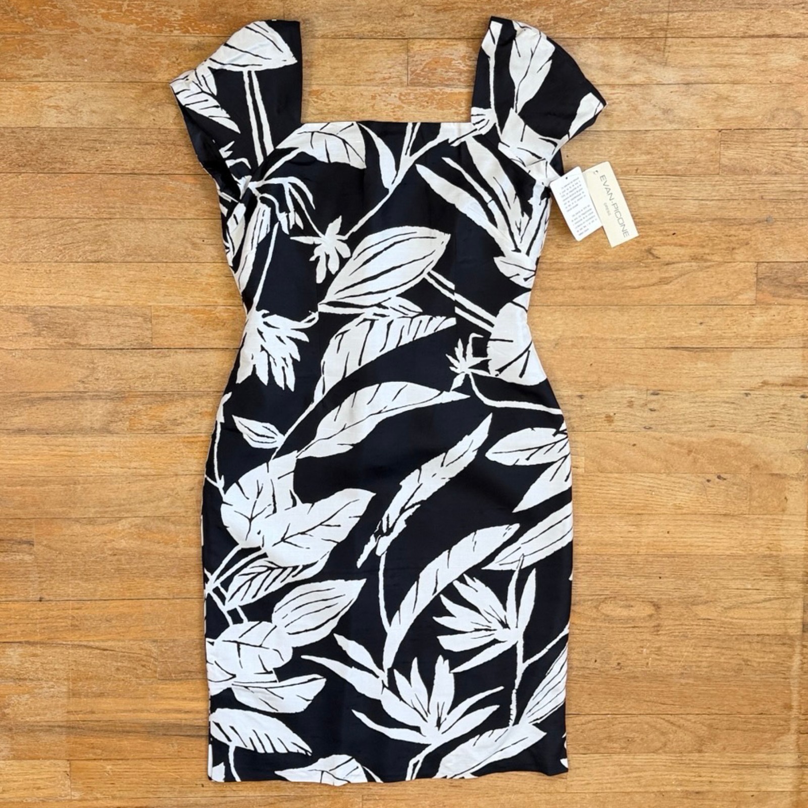 Vintage Silk Floral Leaf Print Dress Size Small 90s Evan Picone Black/White