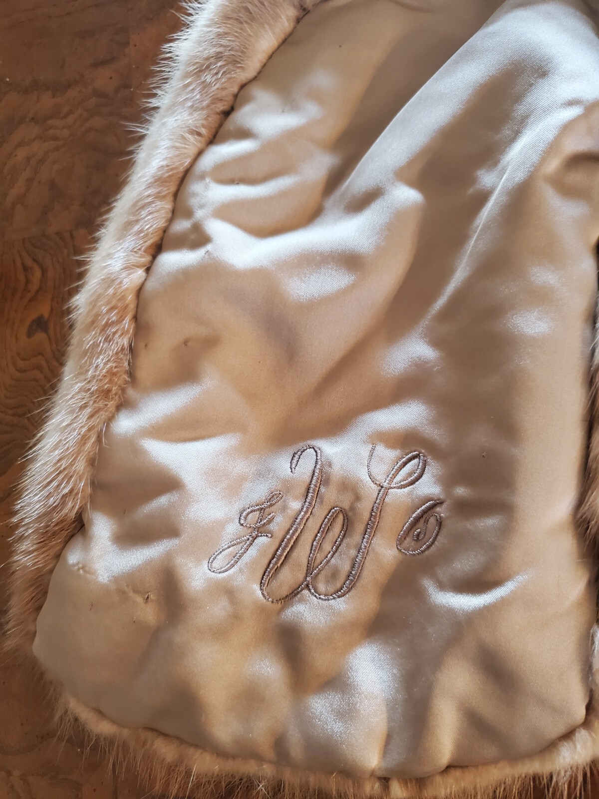 Vintage BELMAN Diamond Mink Cape Shawl Type Gorgeous Light Brown & Cream Color
