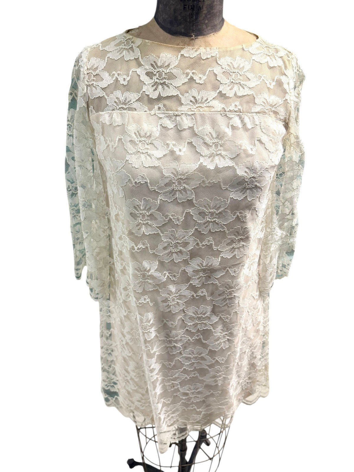 Vintage 1960s White Lace Mod Style Mini Dress 3/4 Sleeves Small