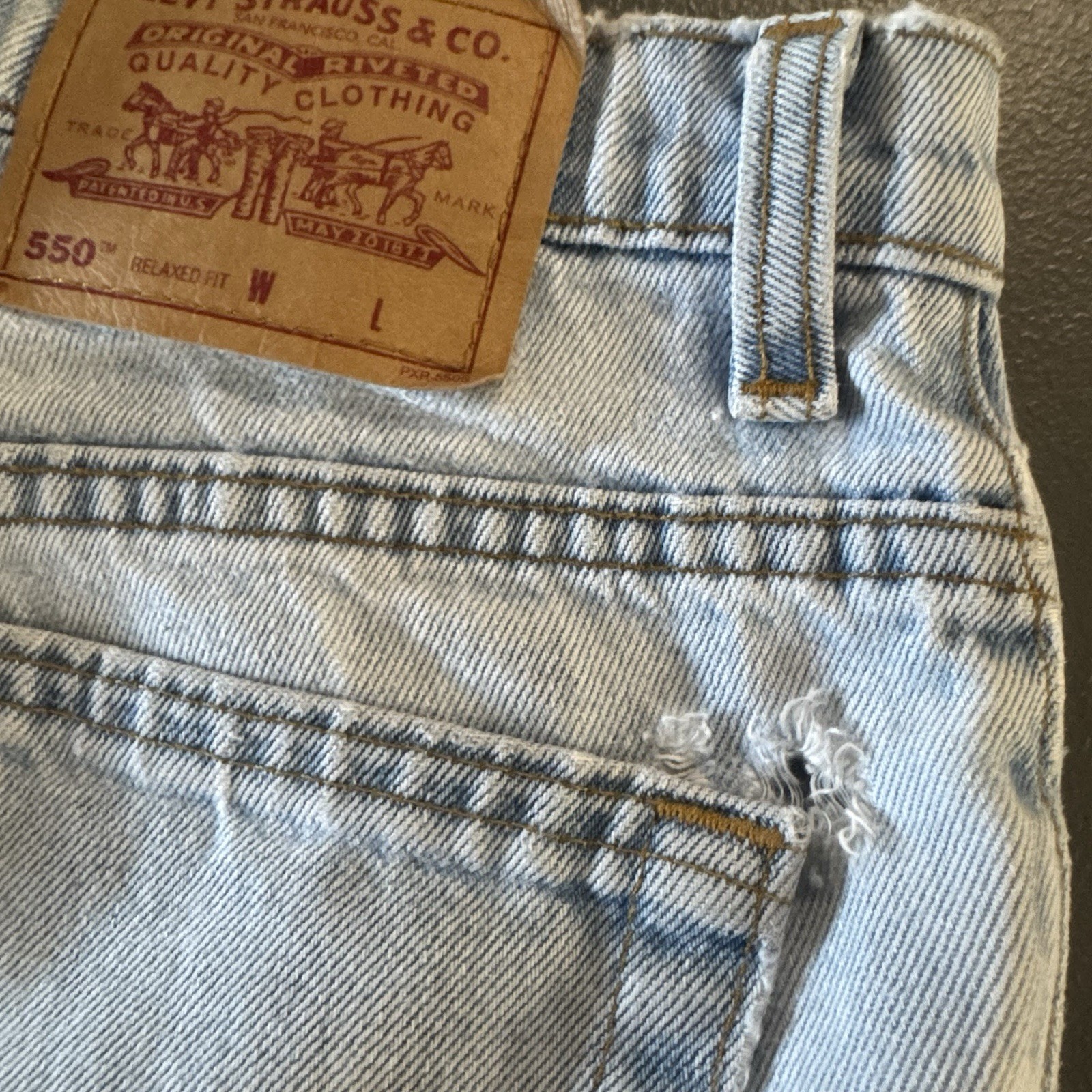 Vintage Levi’s 550 Jeans Women’s Relaxed Fit Tapered Leg Size 28 Made in Canada