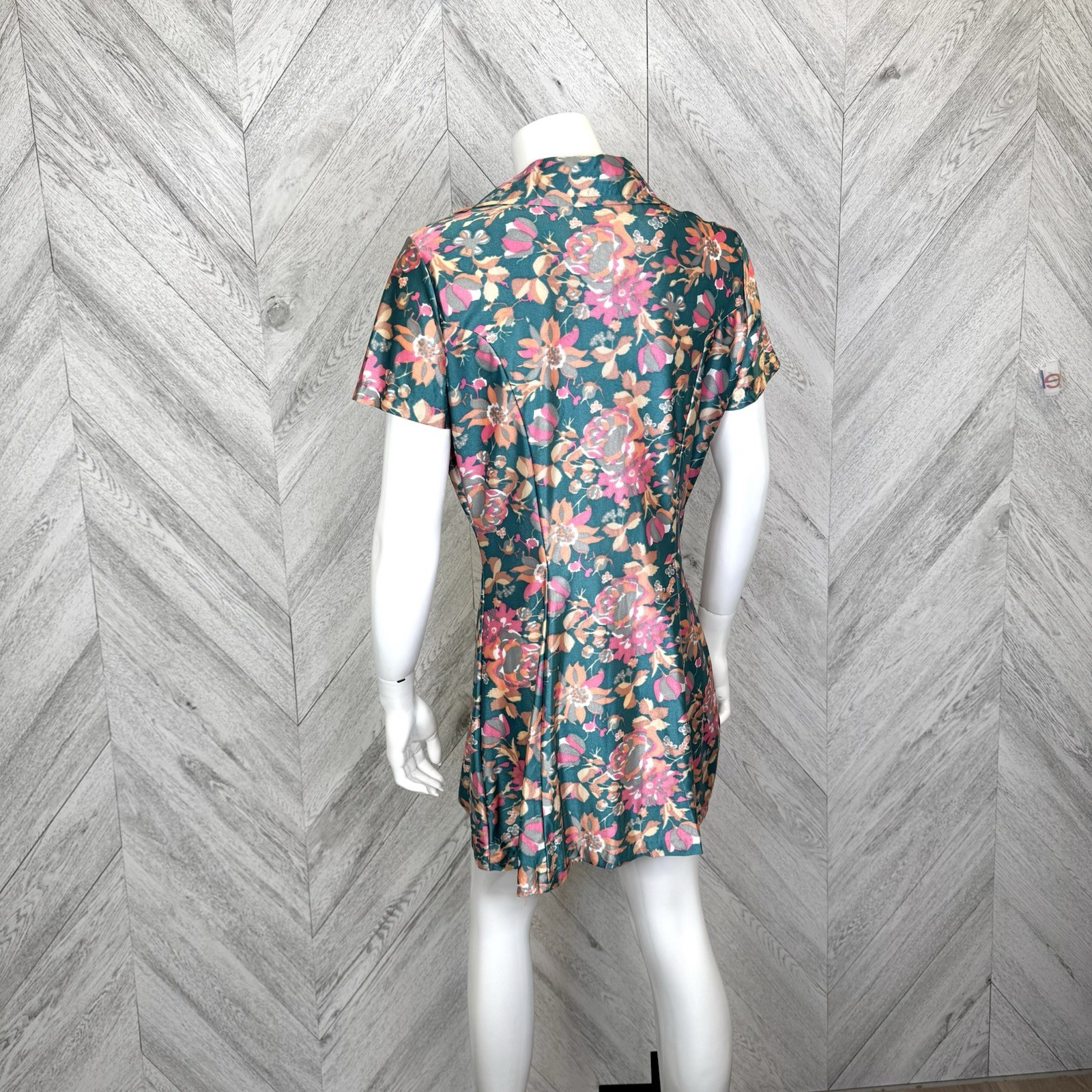 Vintage 70s Dress Womens S/M Floral Mini Short Sleeve V-Neck Collar Retro
