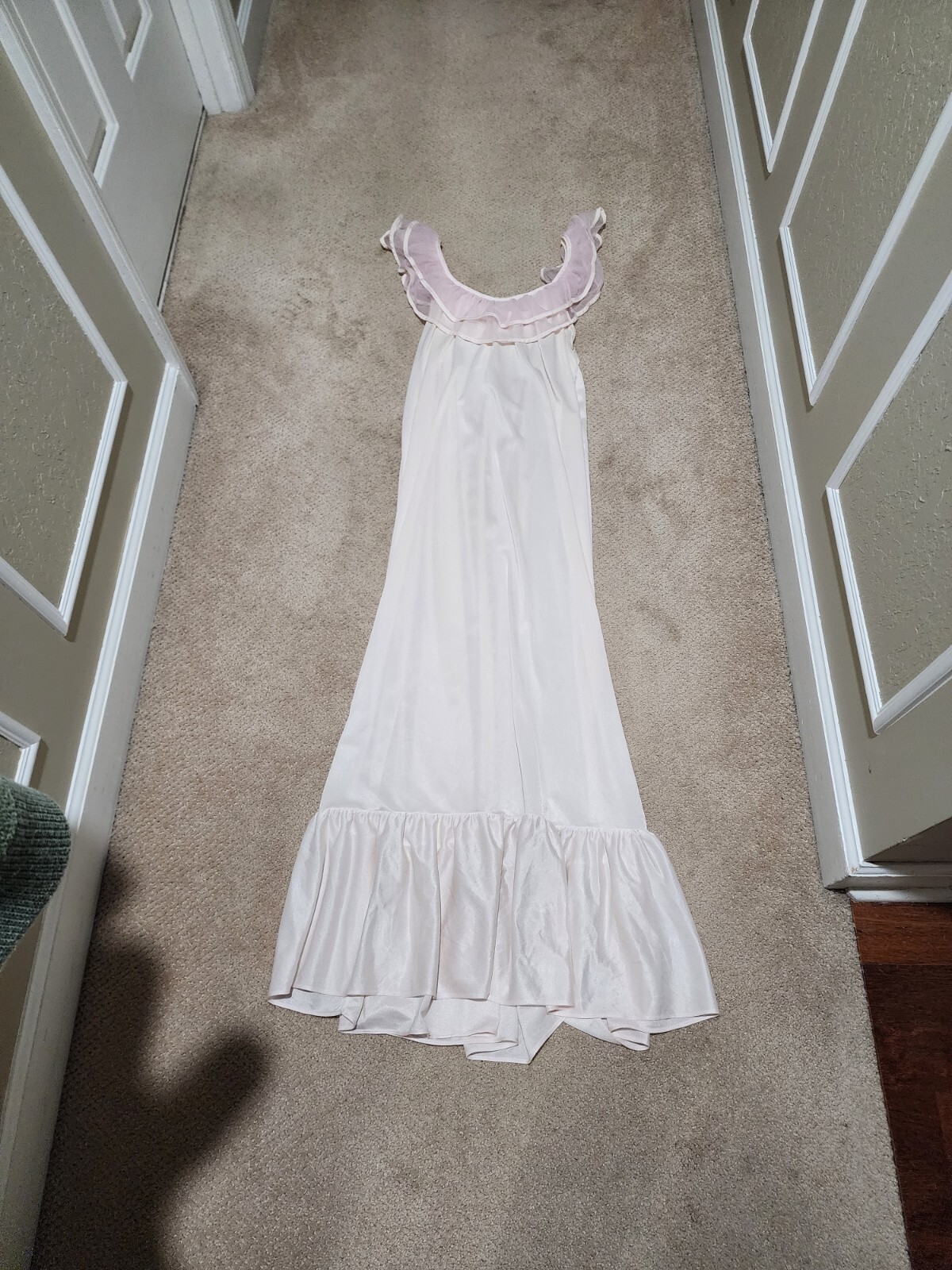 Spotlight Vintage Light Pink Ruffle Long Nightgown Women’s Size Medium