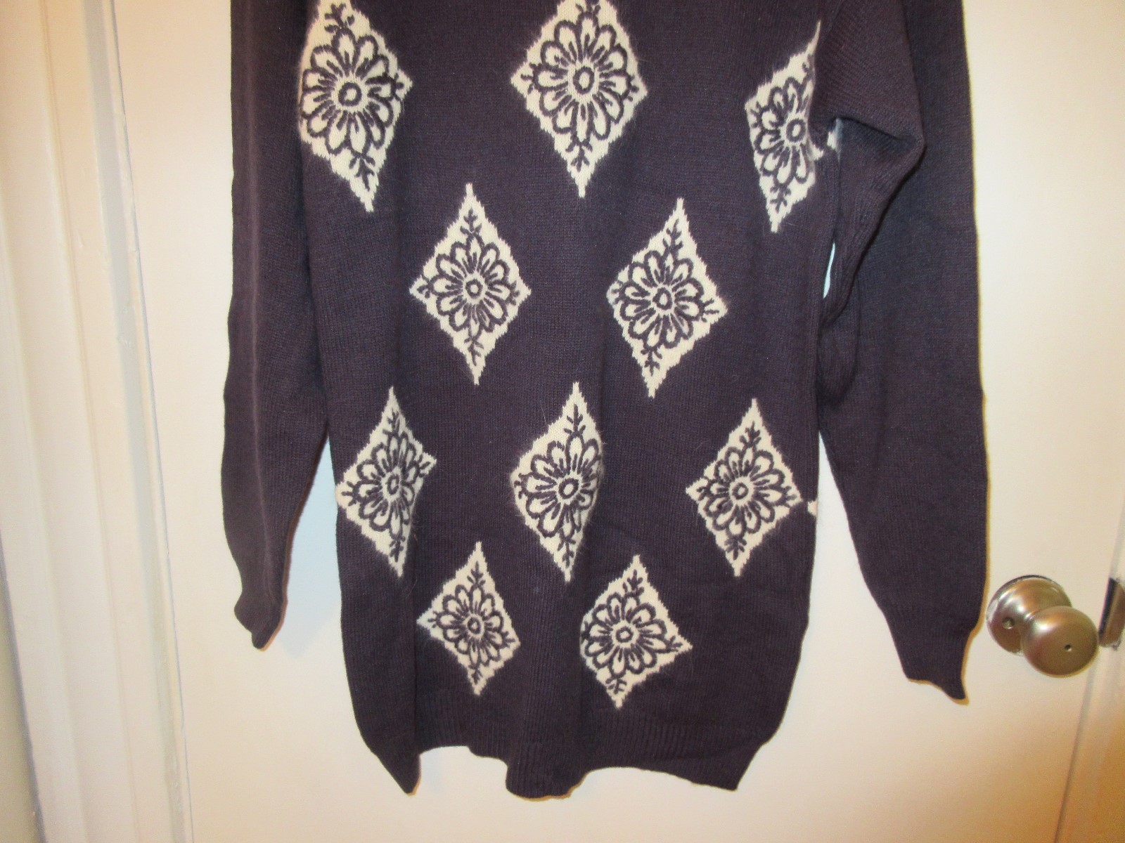 Cappagallo Ladies Sz Small Navy & White Lambswool, Acrylic, Angora Blend Sweater