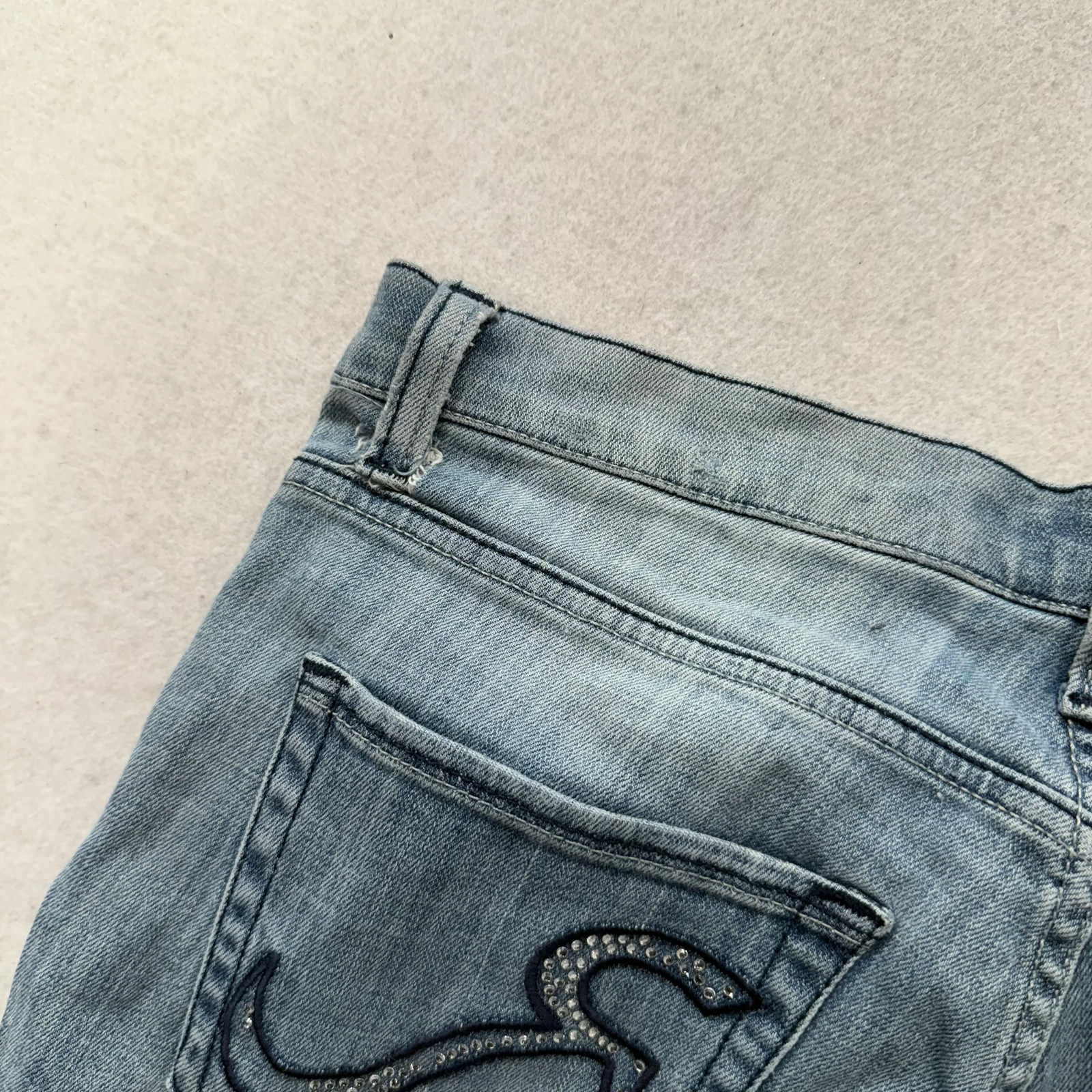Rock & Republic Women’s Blue Denim Bootcut Jeans Rhinestone Logo Pockets Size 10