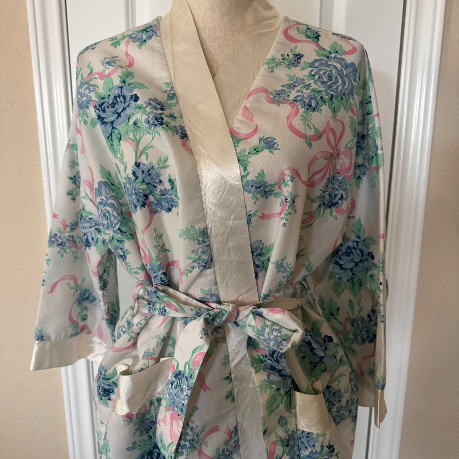 VTG Floral Bathrobe APPEL Union Made Satin Trim Pastel Color Pockets Sz Medium
