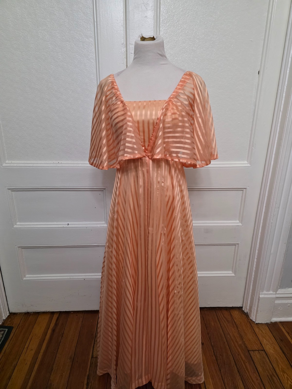 Vintage 1970s peach evening gown – excellent condition – size S