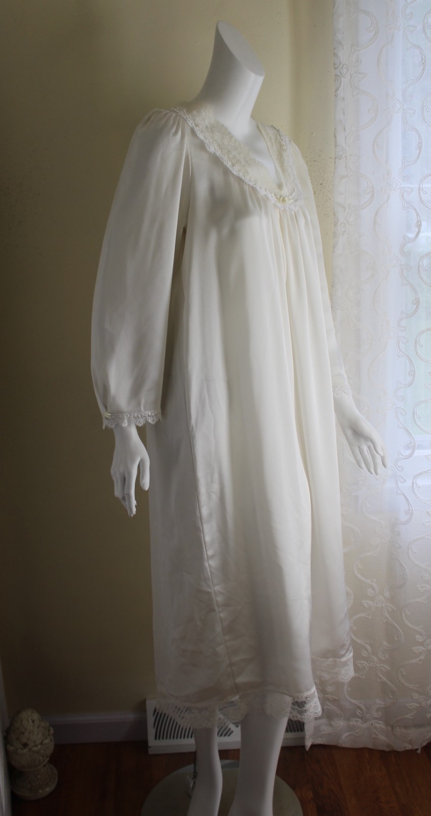 CHRISTIAN DIOR S or M Neiman Marcus Silky Ivory Lace Vintage Gown Nightie
