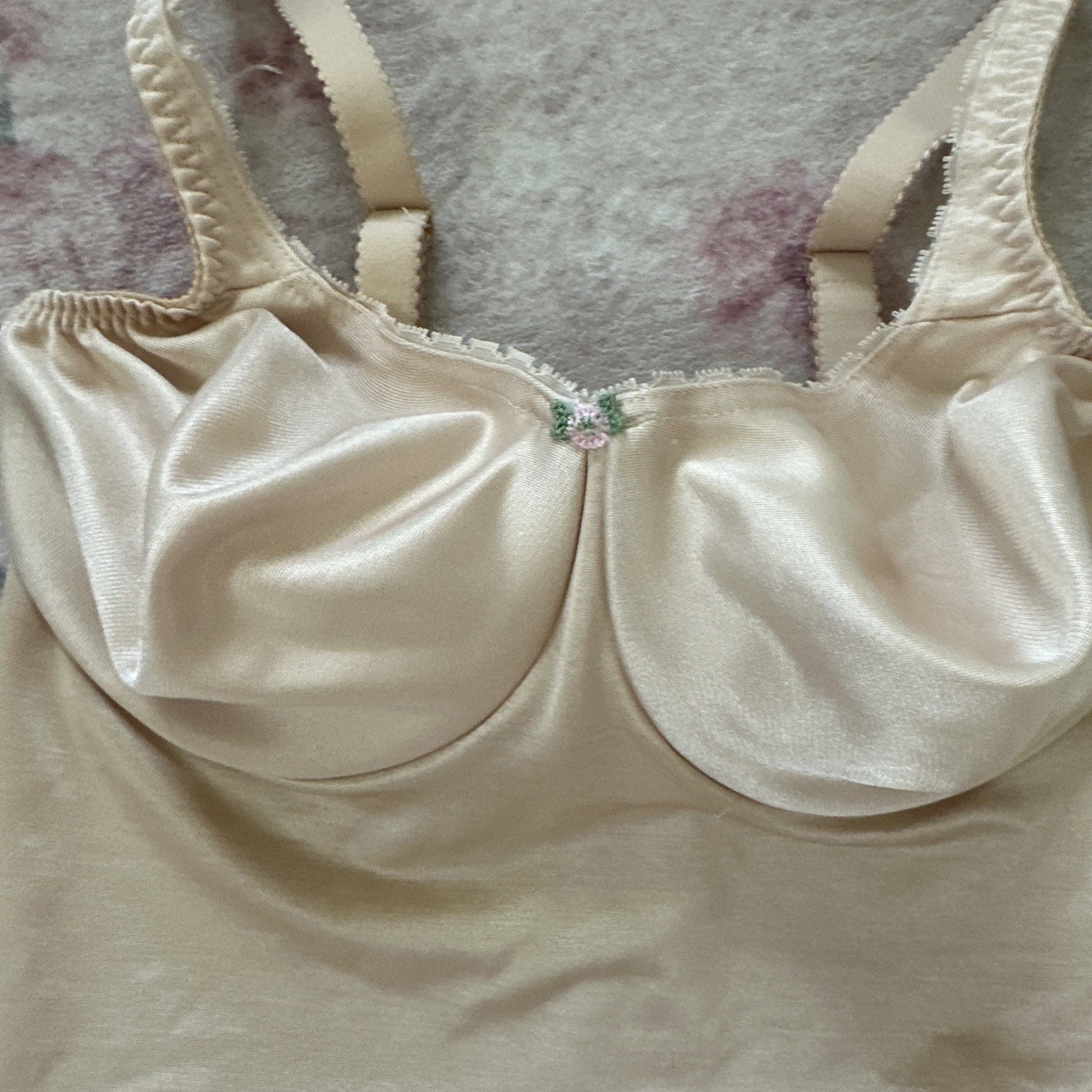 Vtg Olga full slip w/underwire bra 34D 34319 Beige Nude Second Skin Bodice EUC