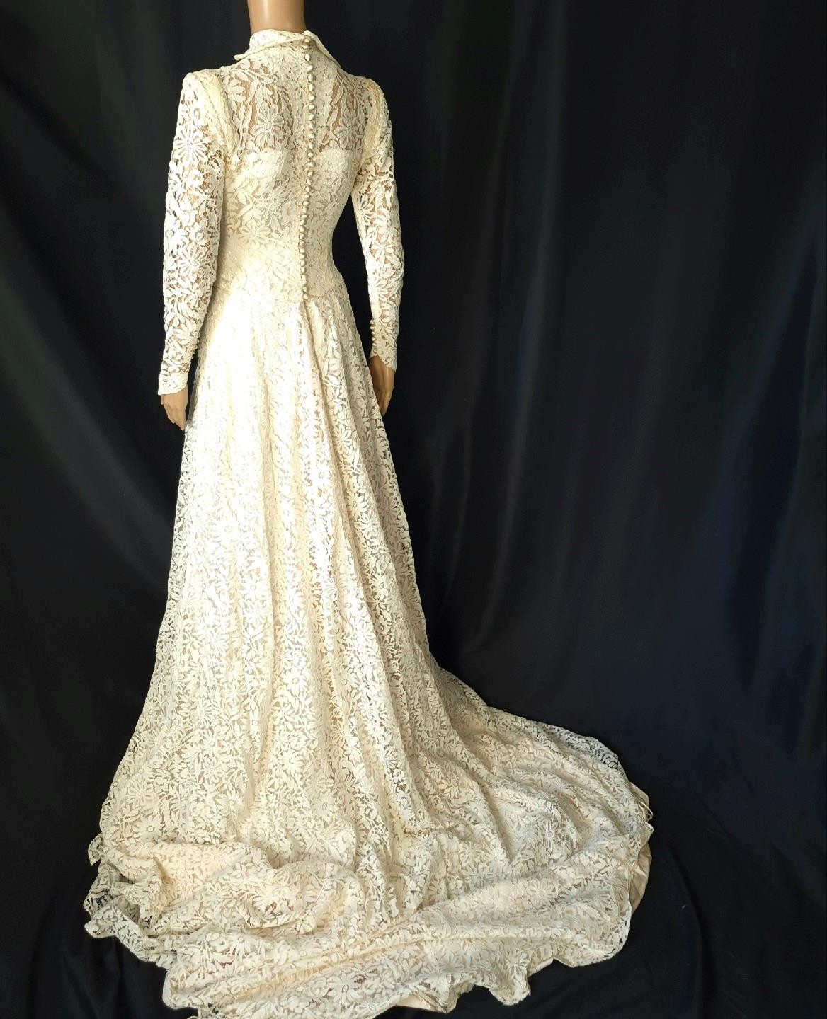 ROMANTIC CHAMPAGNE LACE & SATIN Vintage 1930s 40s BRIDAL WEDDING DRESS S