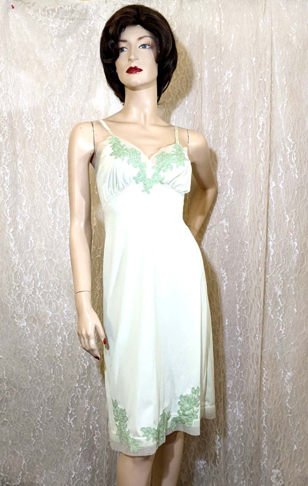 Vintage VAN RAALTE Suavette Lingerie Dress Slip Lovely Green Lace Applique 36