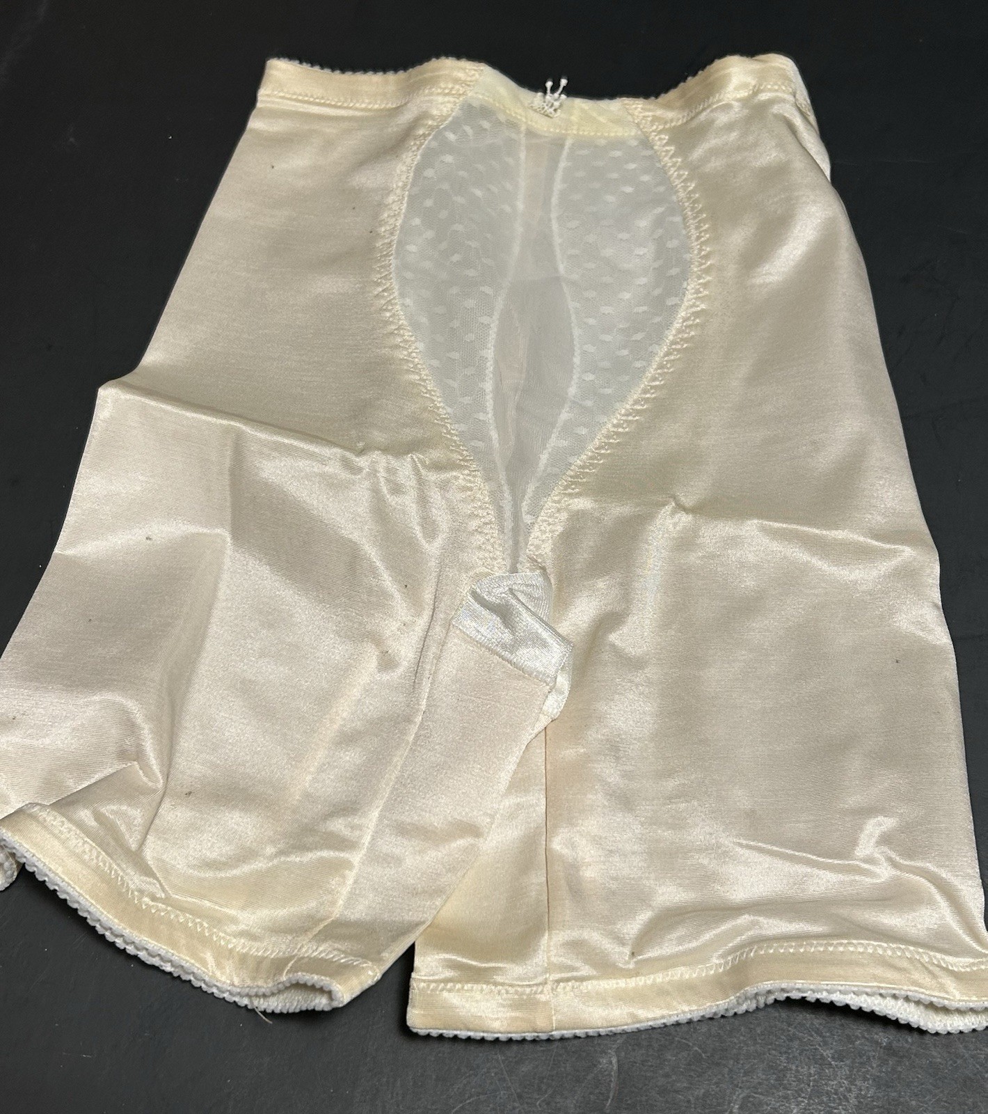 Exquisite Form Take Shape M Girdle P980