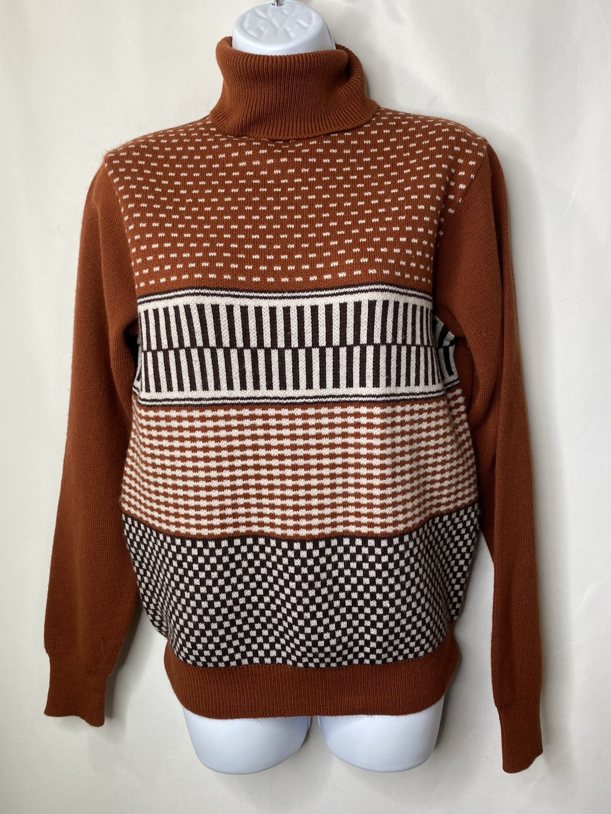 Vintage Snowy Mountain Sweater Size 36 Autumn Grandpa Core Scholarly Fall Nerdy